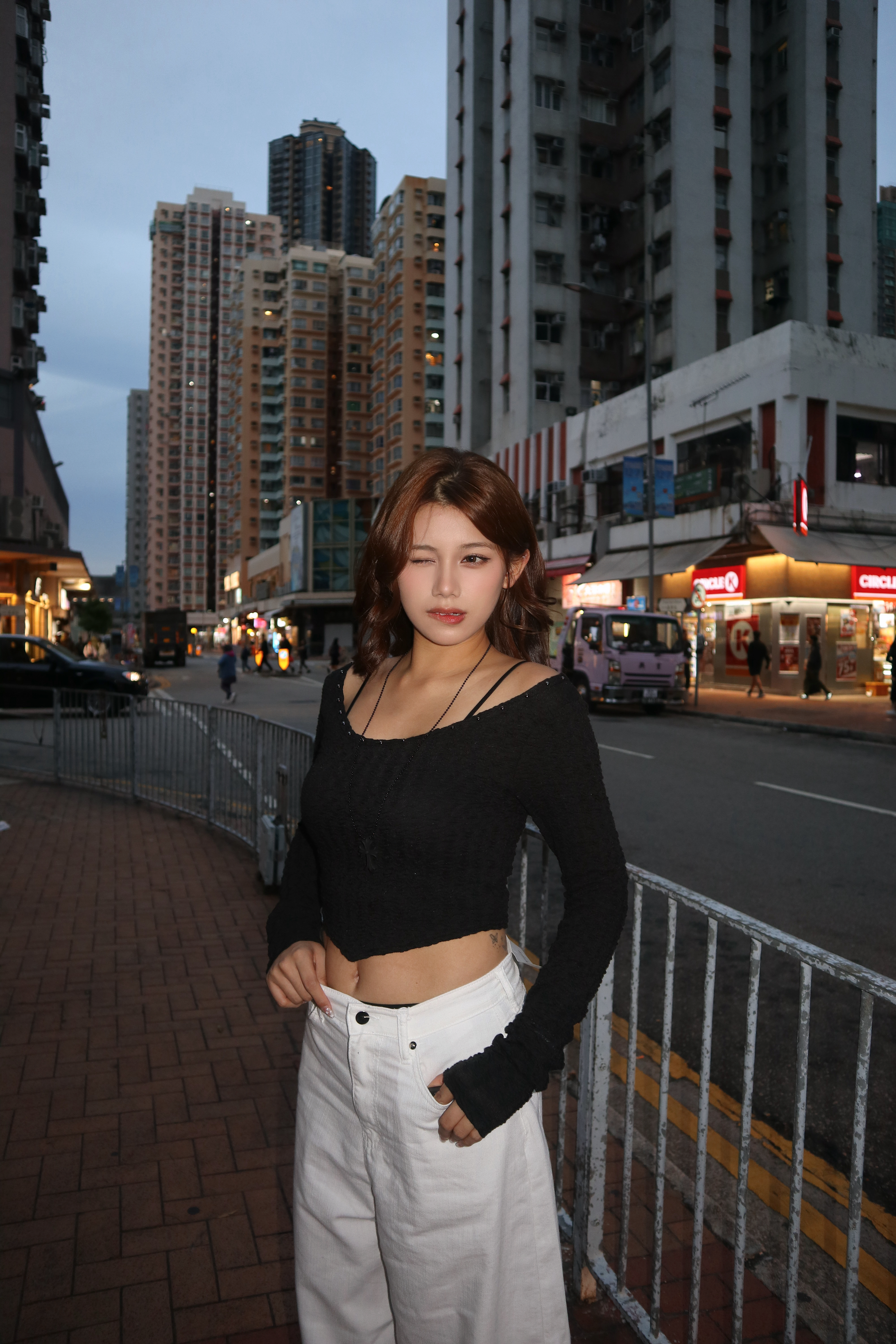 韓國窩釘斜膊透透Top 送十字架頸鏈