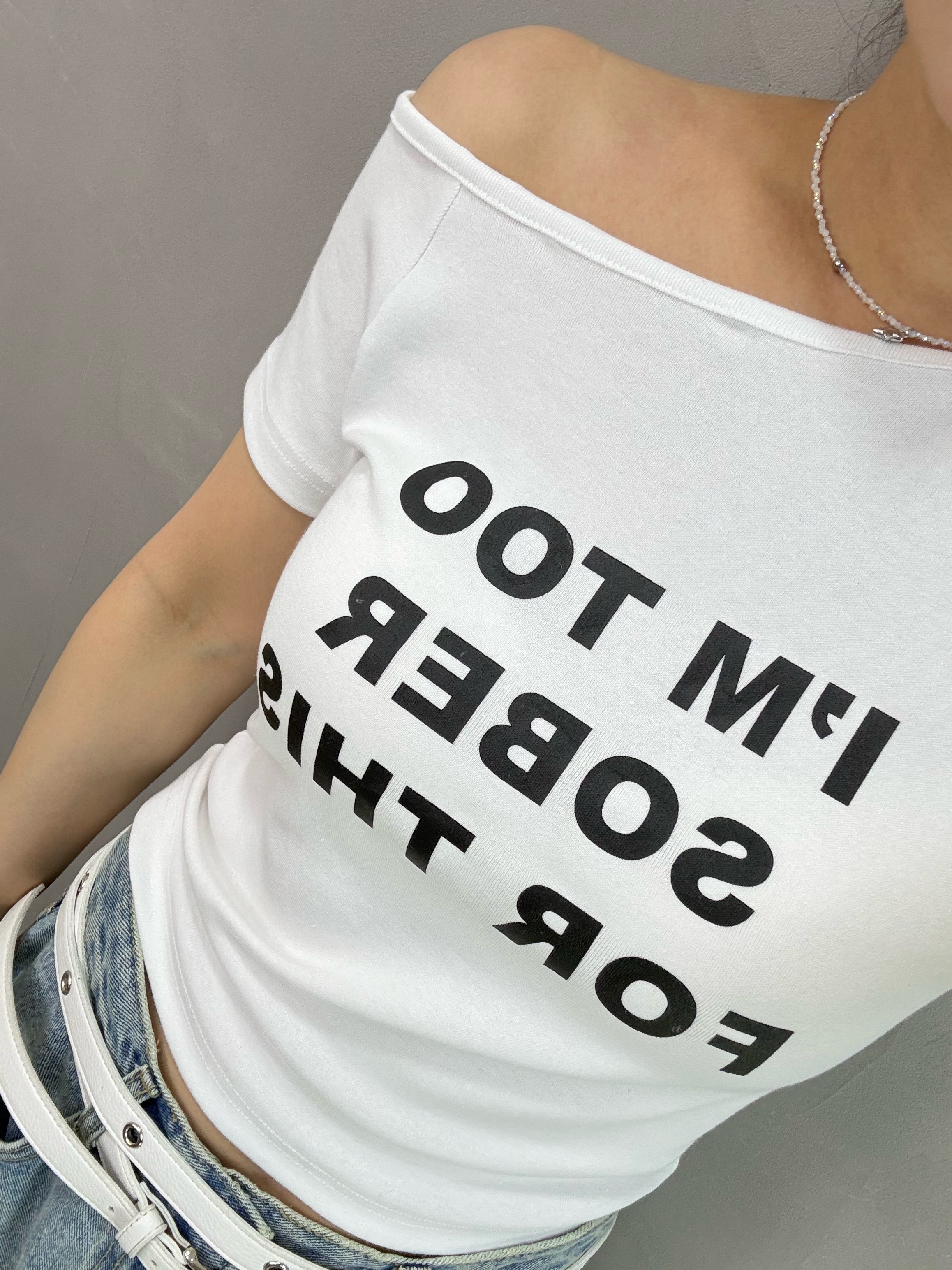 T68 斜領英文字短tee