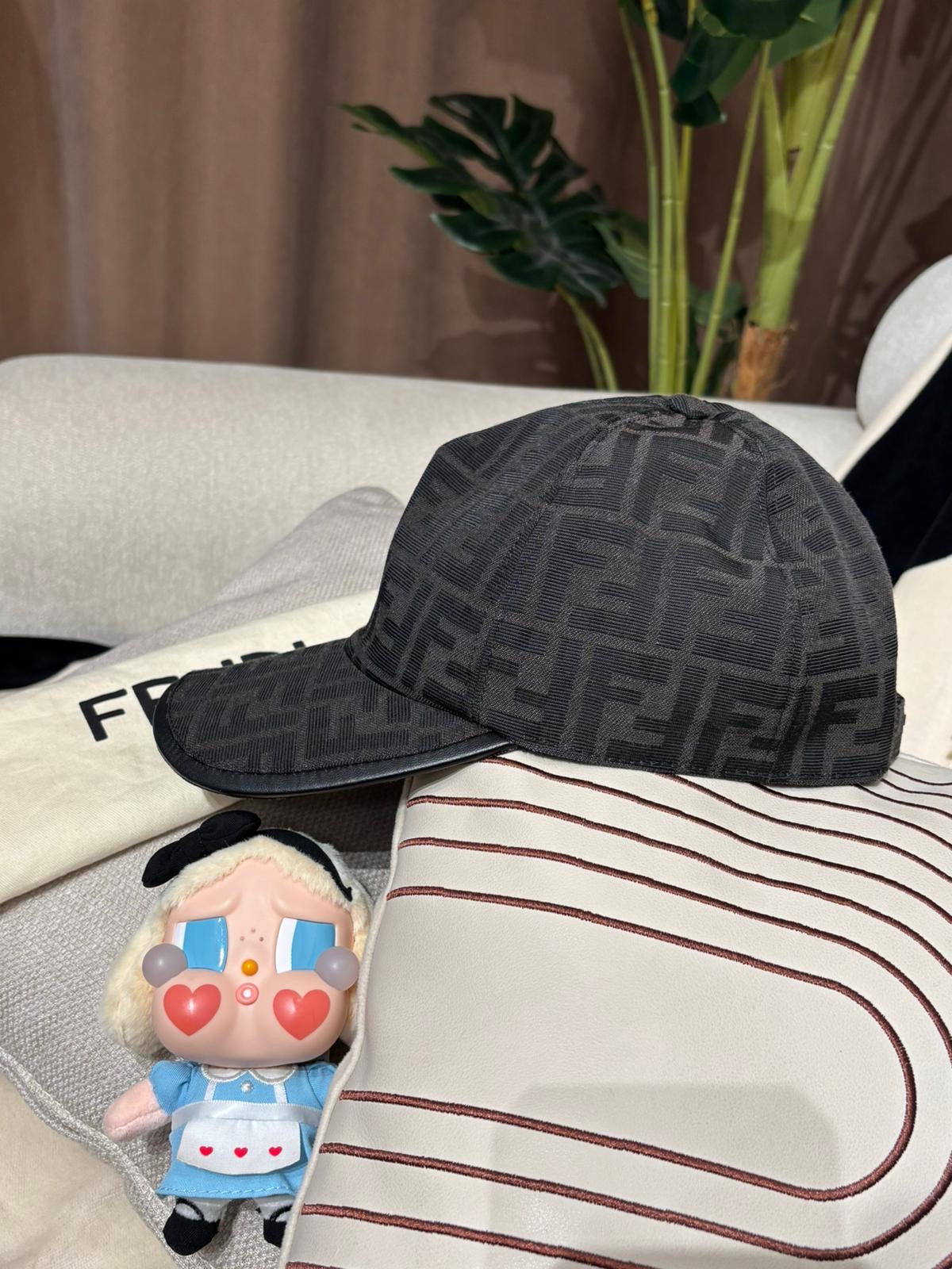 全新 Fendi cap Hat 100%Authentic ,Brand New全新 ✅Dust bag