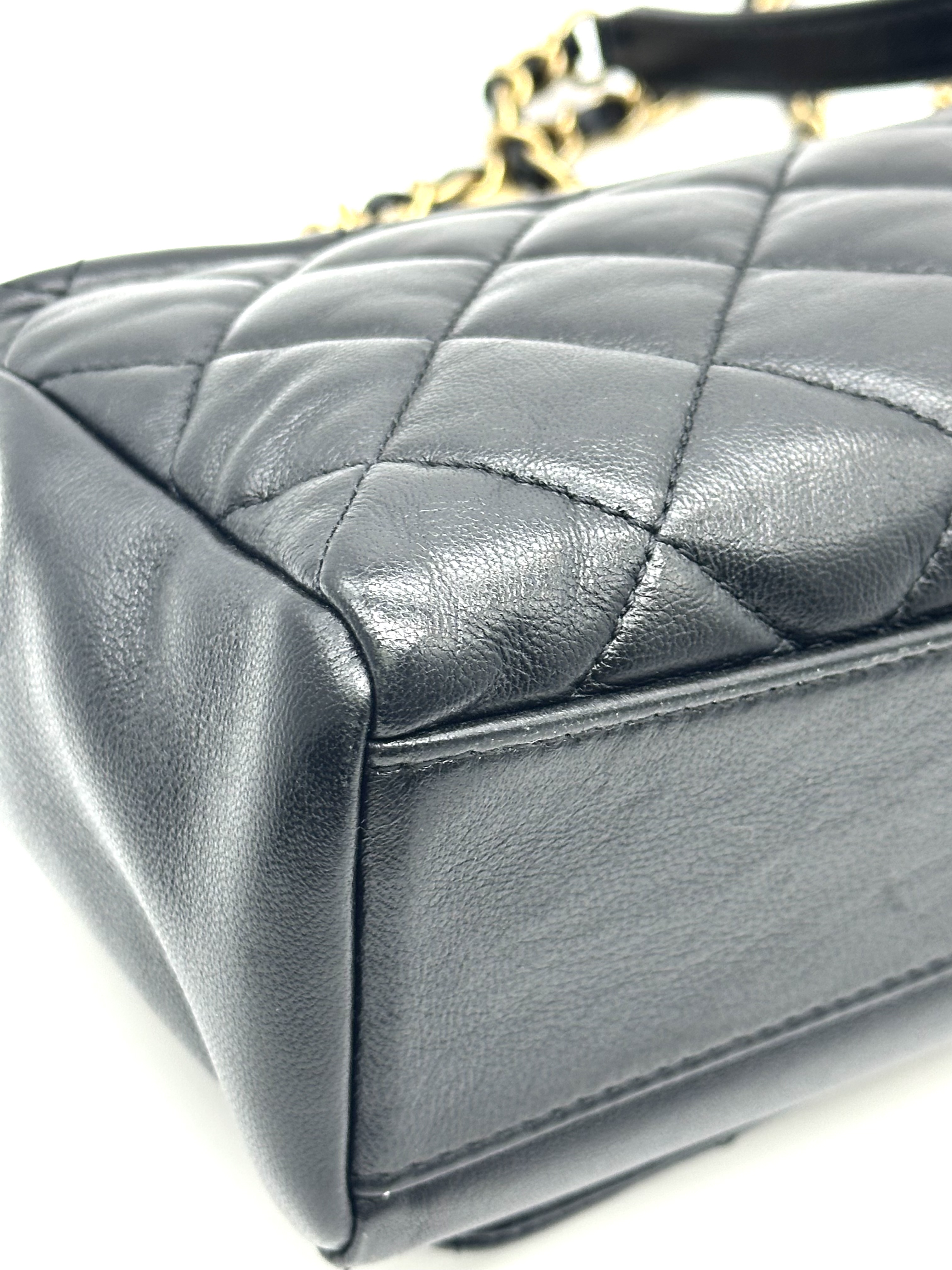 Pre-Owned CHANEL Matelassé Coco Mark chain crossbody shoulder bag / Product Code: 26041516