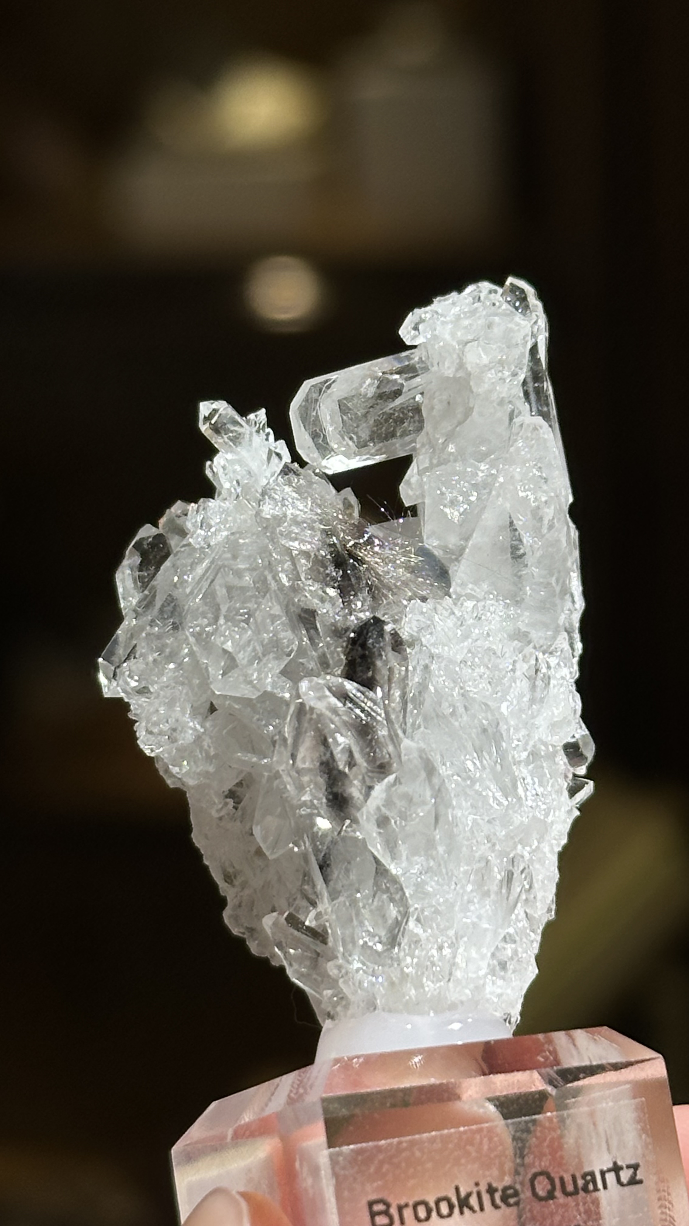 黑銀鈦水晶簇 - Brookite and Rutile Quartz | RU009