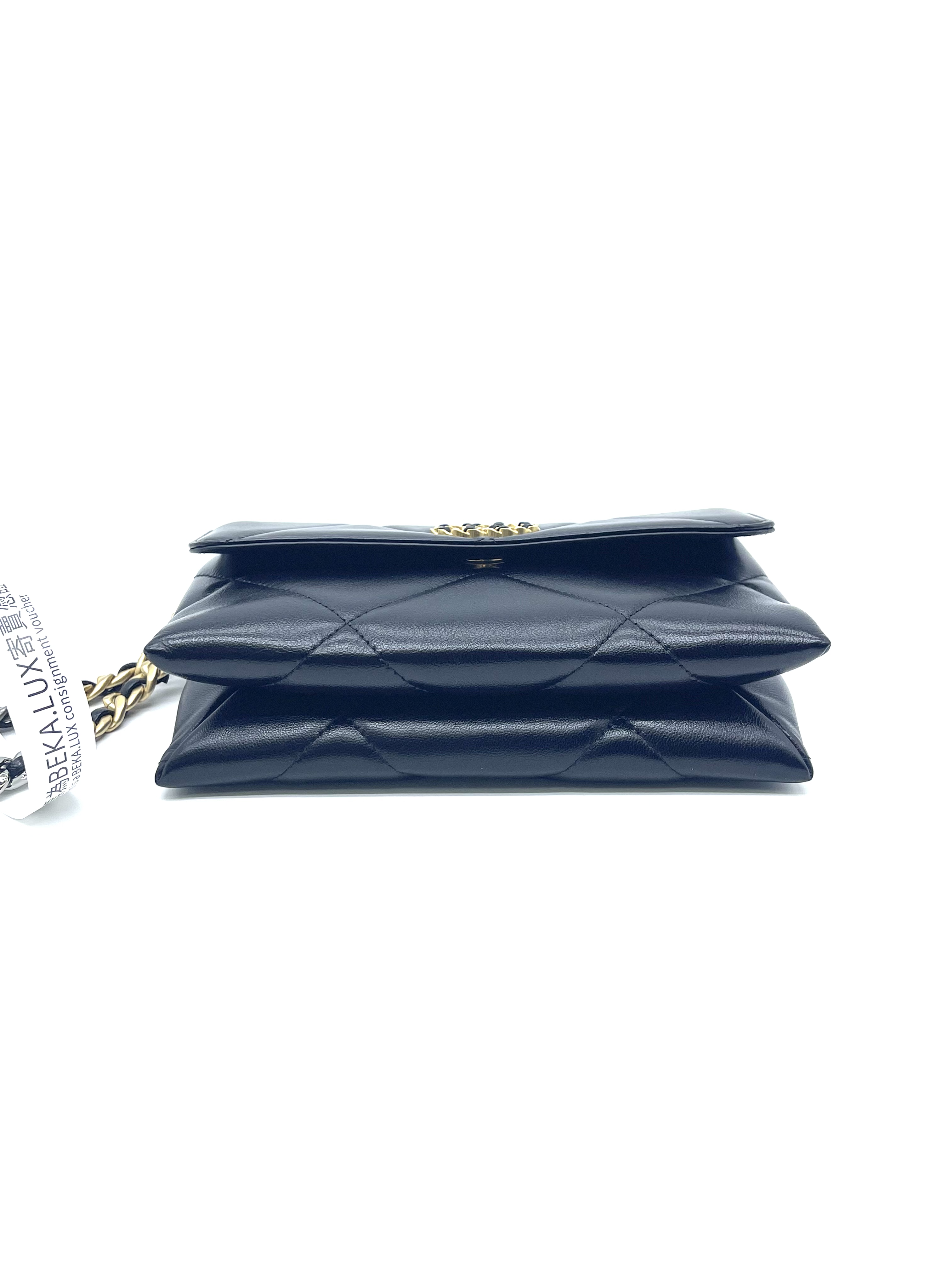 Pre-Owned Chanel Black CC 19 Quilted Chain Wristlet Clutch / Product Code: 26041204