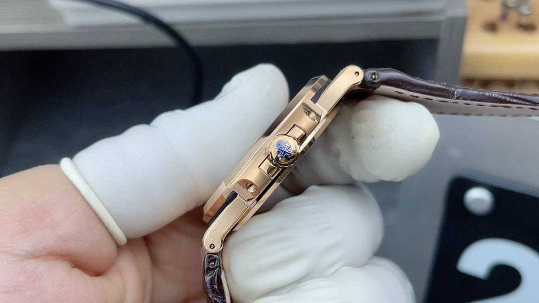 百达翡丽 Nautilus 鹦鹉螺系列玫瑰金棕色表带男士腕表