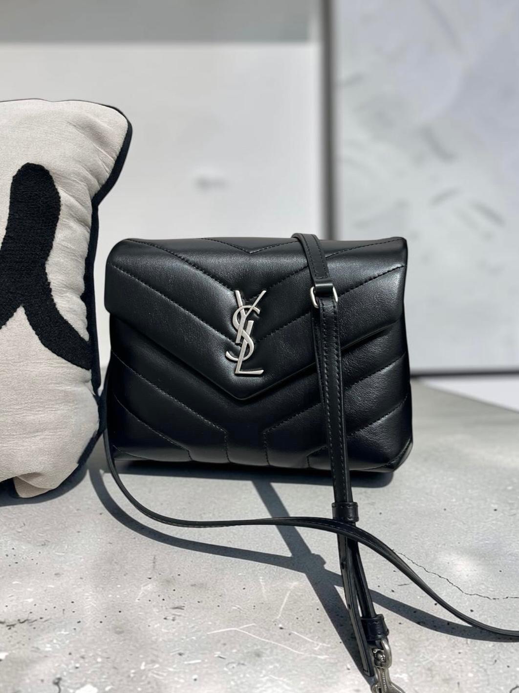 未使用品 Ysl loulou toy calfskin  100%Authentic,Unused 未使用品 ✅ certificate ✅box