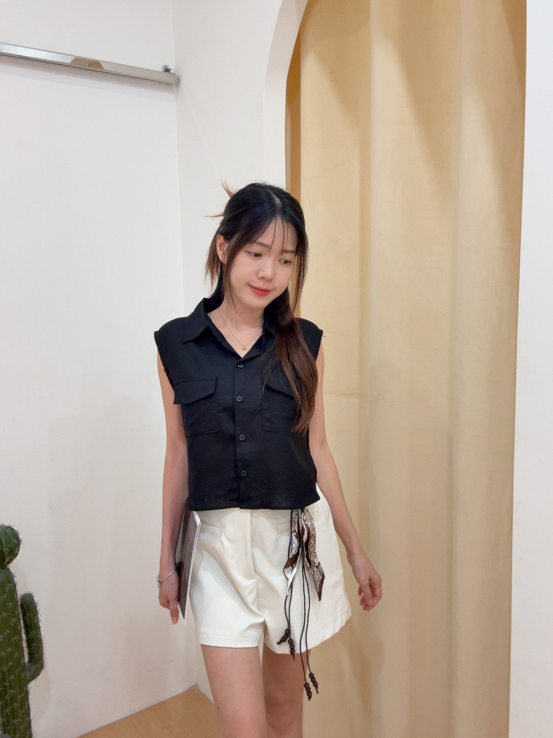 丝巾麻绳腰带西装短裤 R2940