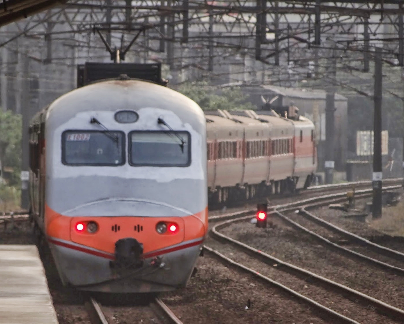 台鉄PP自強號列車 聲鐵雙車頭加四節車廂 N規