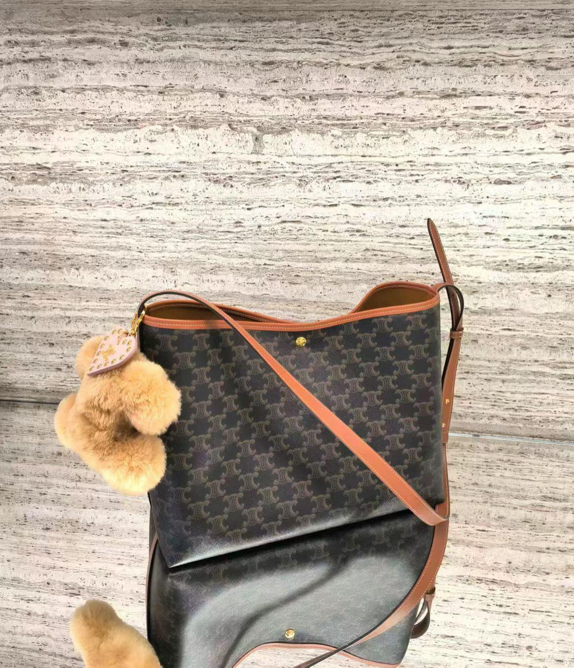 預購 💫💫💫 Celine 專櫃 Soft shopper 32.5 X 24.5 X 14 CM 巴黎代購價