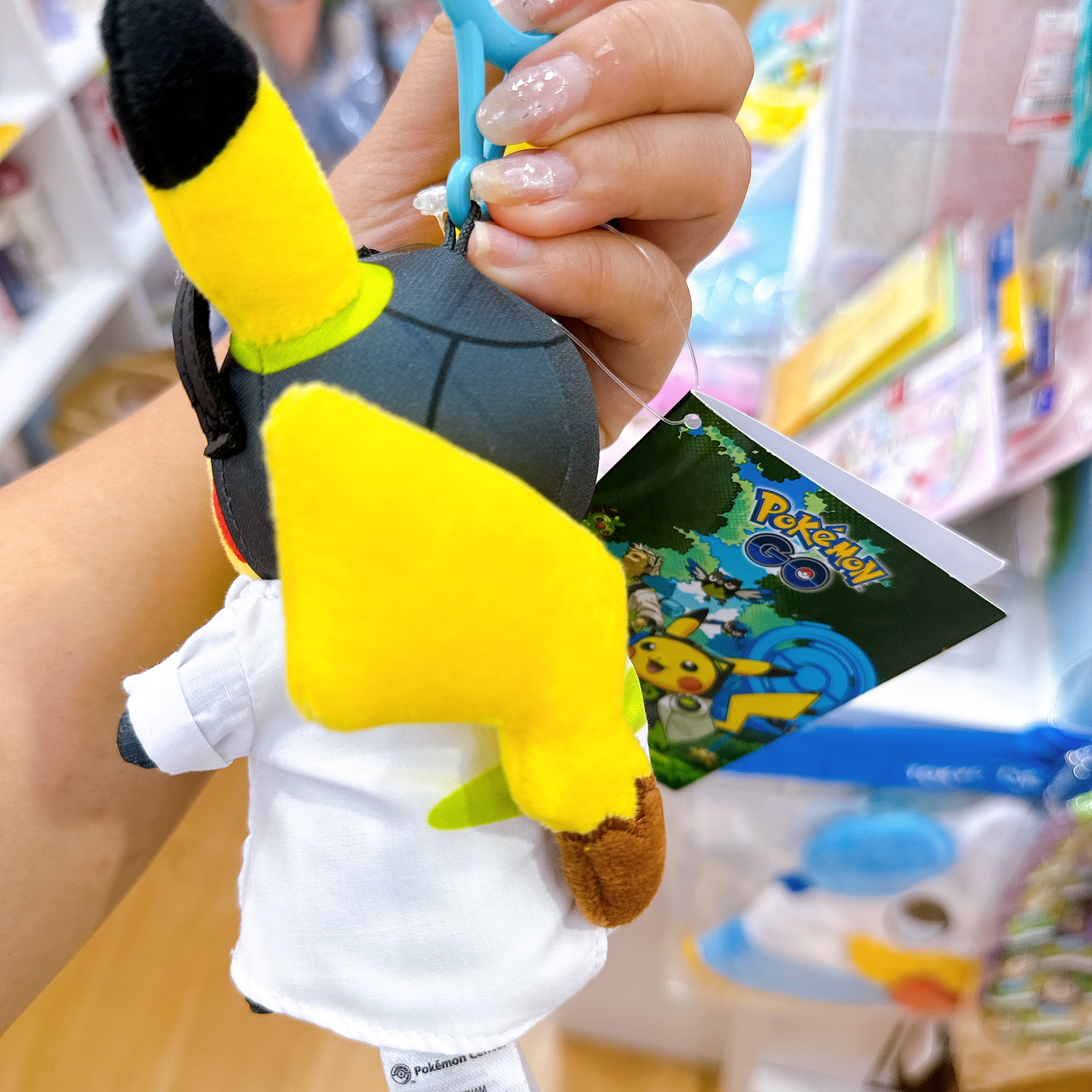 日本直送北海道Pokemon Centre限定維羅博士的助手比卡超公仔掛飾