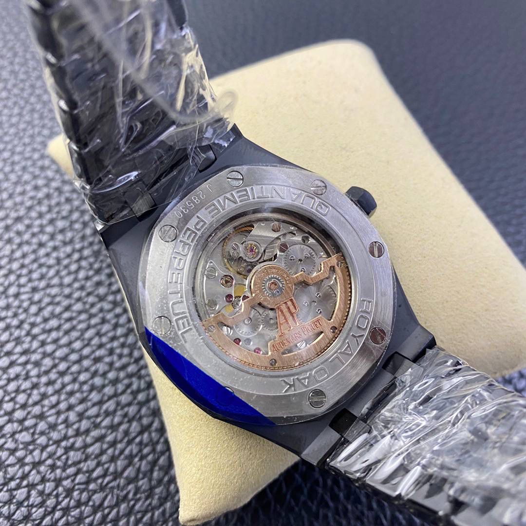 改装正品一致 AP黑陶瓷26579 真月相 一体机5134自动上链机芯， 厚度10.5mm（区别市面普通版本14mm ） 所有功能真实可用，更薄 更像 ！ 增加平闰年开模白针非市面钢针涂改液针 改大秒白针针序可随时针转动 非市面打胶版本陶瓷拉丝深度加工