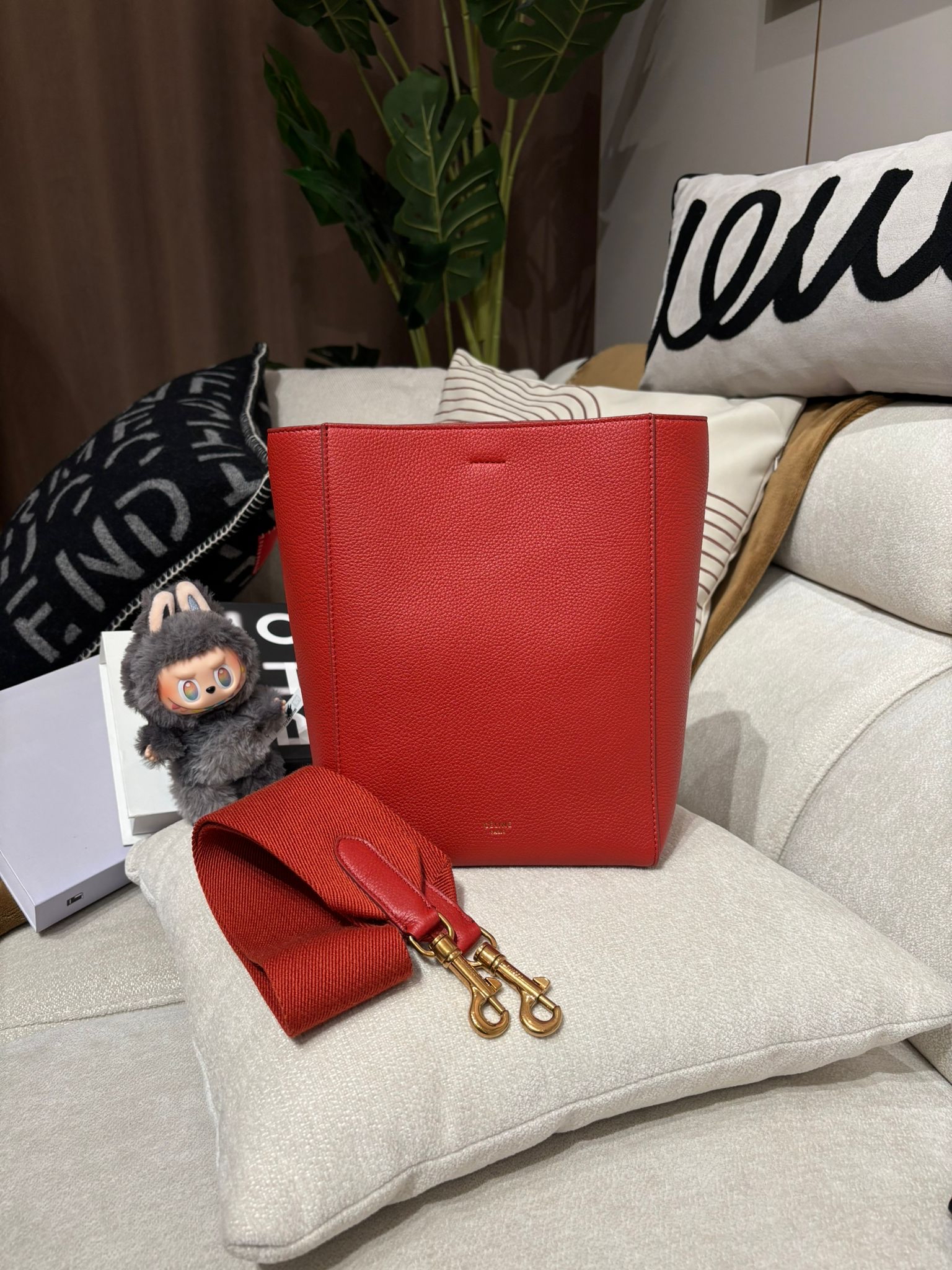 Celine sangle small bucket 牛皮 100%Authentic,95%new ✅strap✅塵袋 