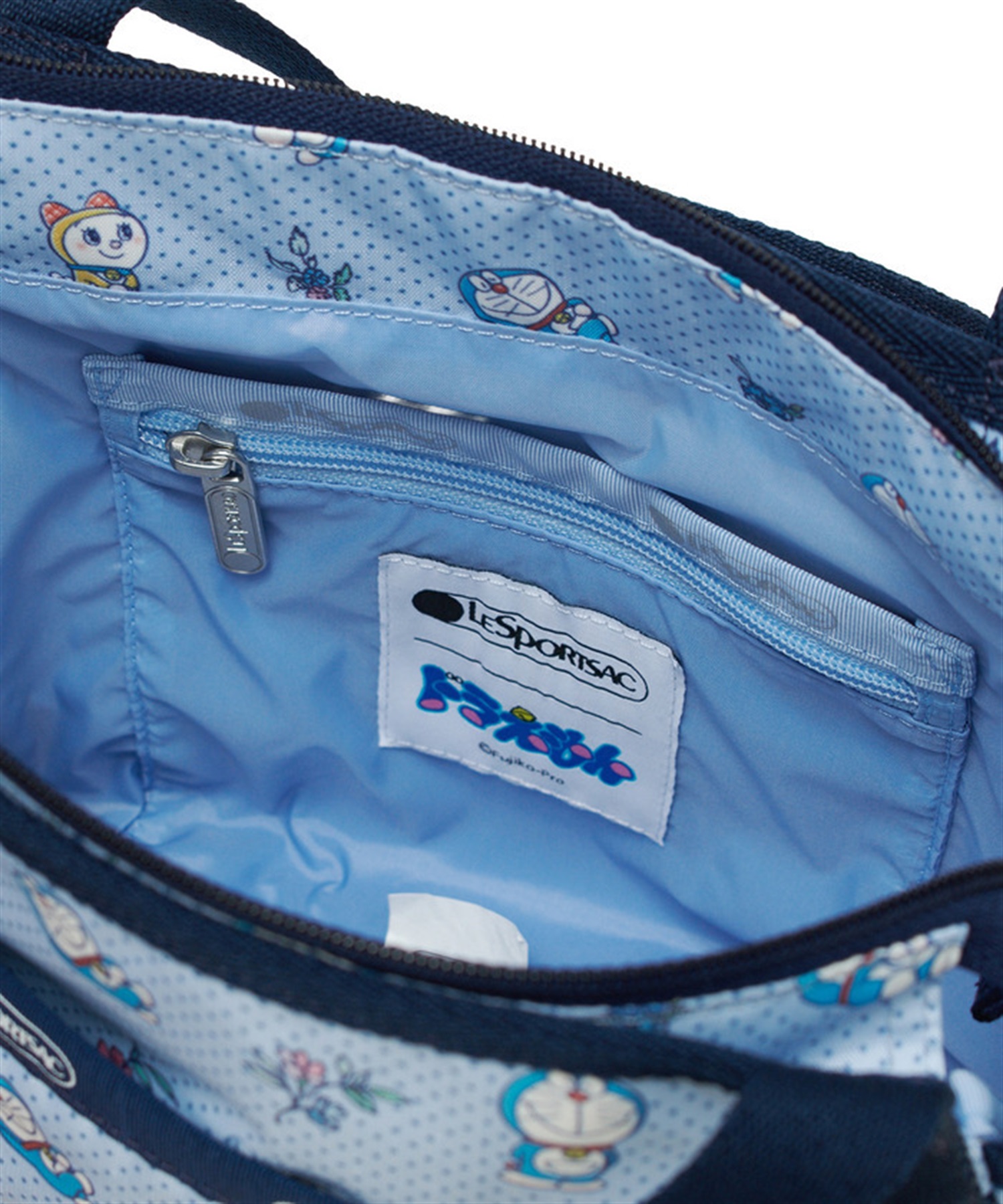 [訂購] [日本直送] 💙 LeSportsac「DORAEMON SMALL JENNI」 📏 尺寸/內容：高約22cm｜闊約18cm｜厚約6cm {TF260811}