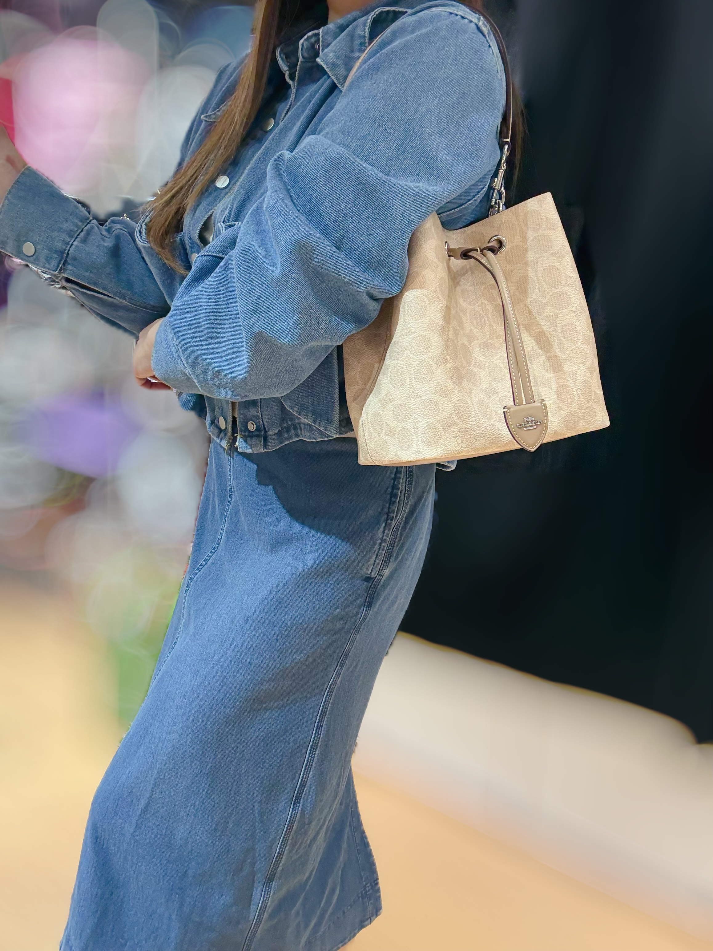 Coach Rowan bucket milk tea/m