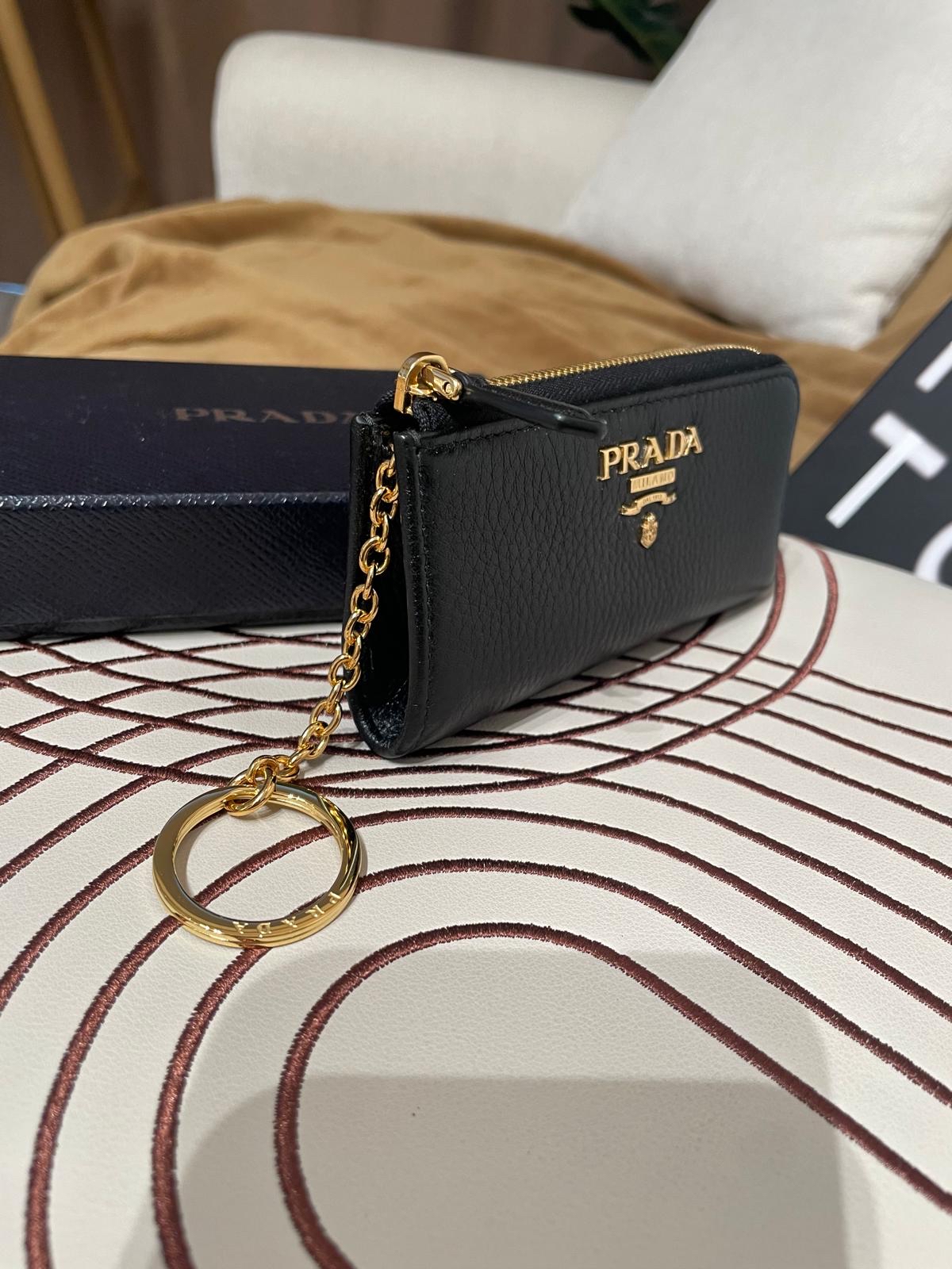 未使用品 PRADA Key Holder Pouch Wallet 黑金牛皮 100%Authentic,unused ✅BOX