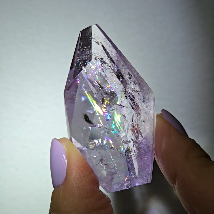 Amethyst pocket stone with rainbows and phantoms - AM68