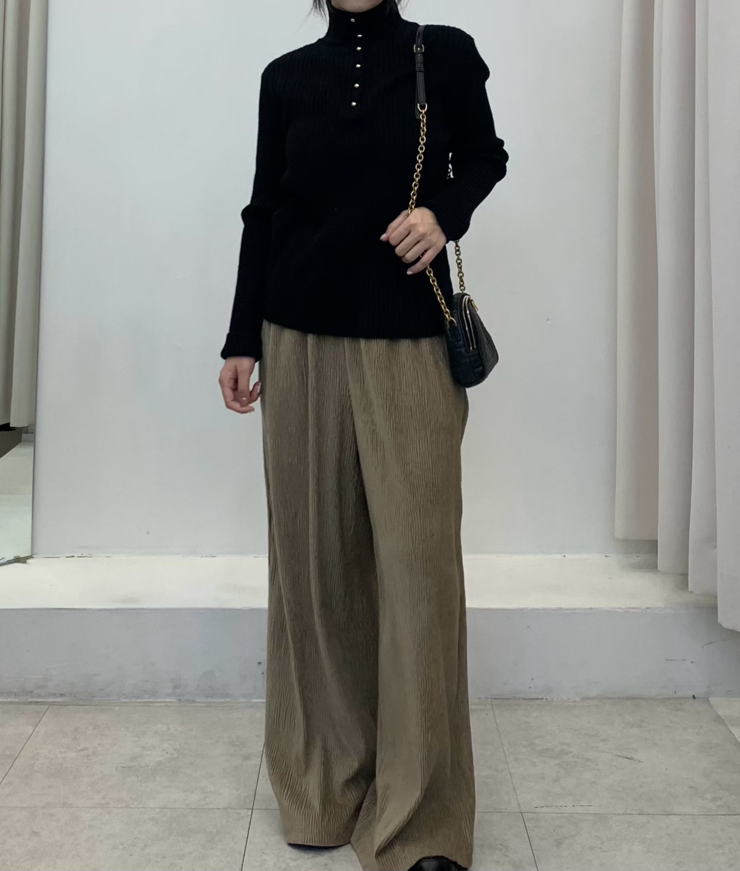 TOP24_12A 小金扣開領TOP (3色)