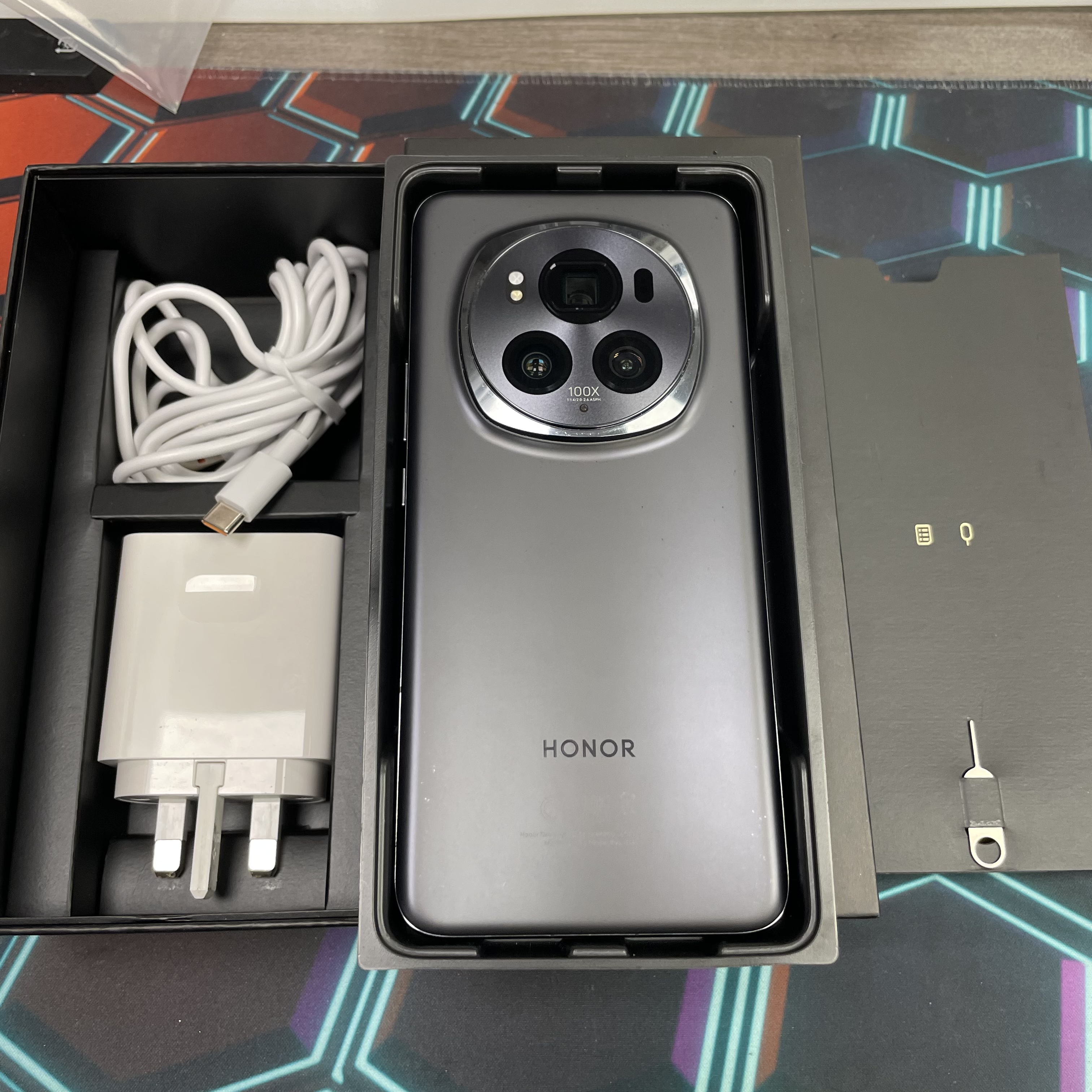 *8242 Honor Magic 6 Pro 勁靚機 16+1TB 黑色 black