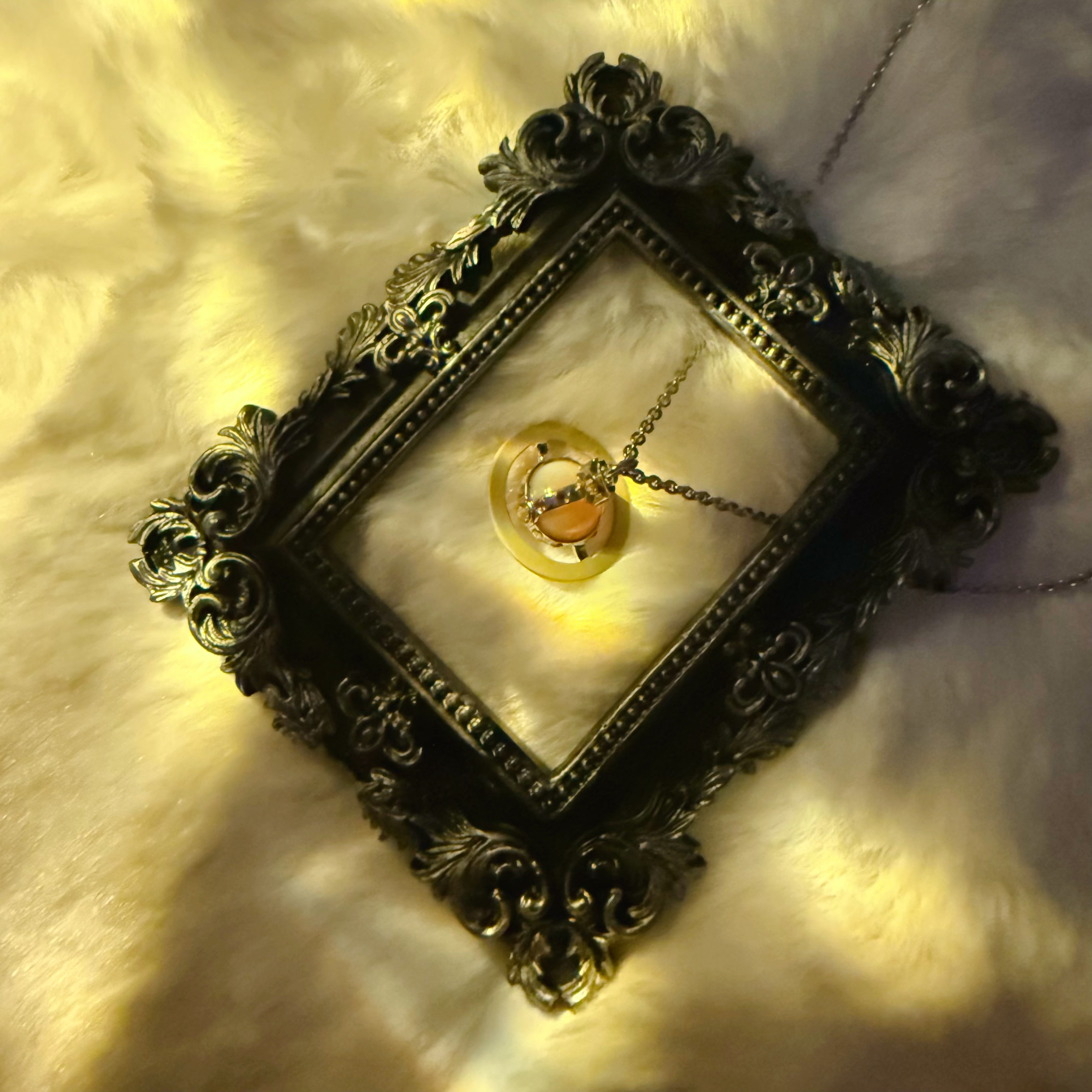 VW Luzia 3d tiny necklace yellow/moon