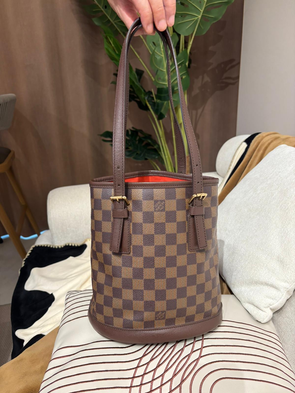 Lv petite bucket bag 100%Authentic,95%new✅dust bag