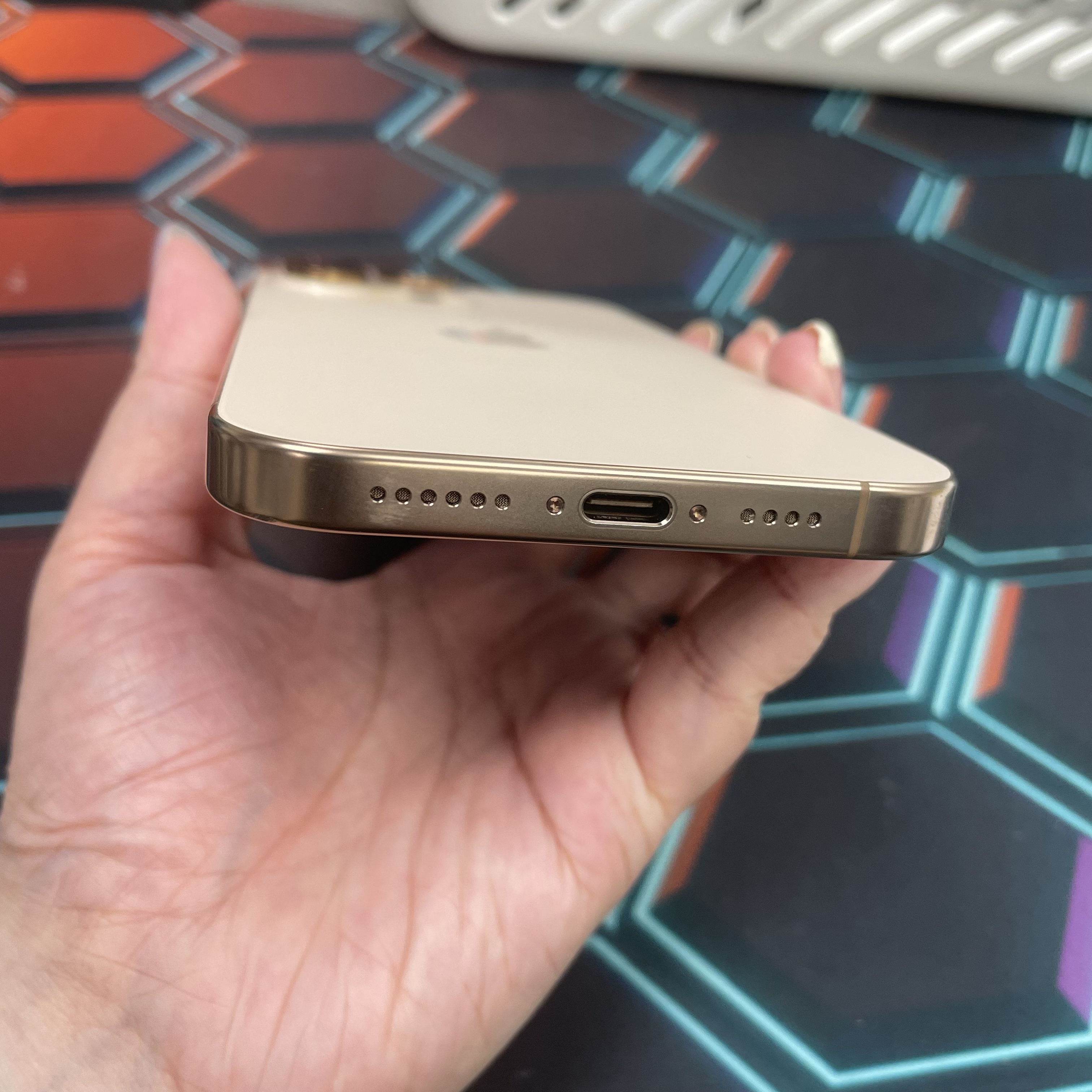 *6816 16 Pro max 勁靚機 512GB 電85 沙色 gold
