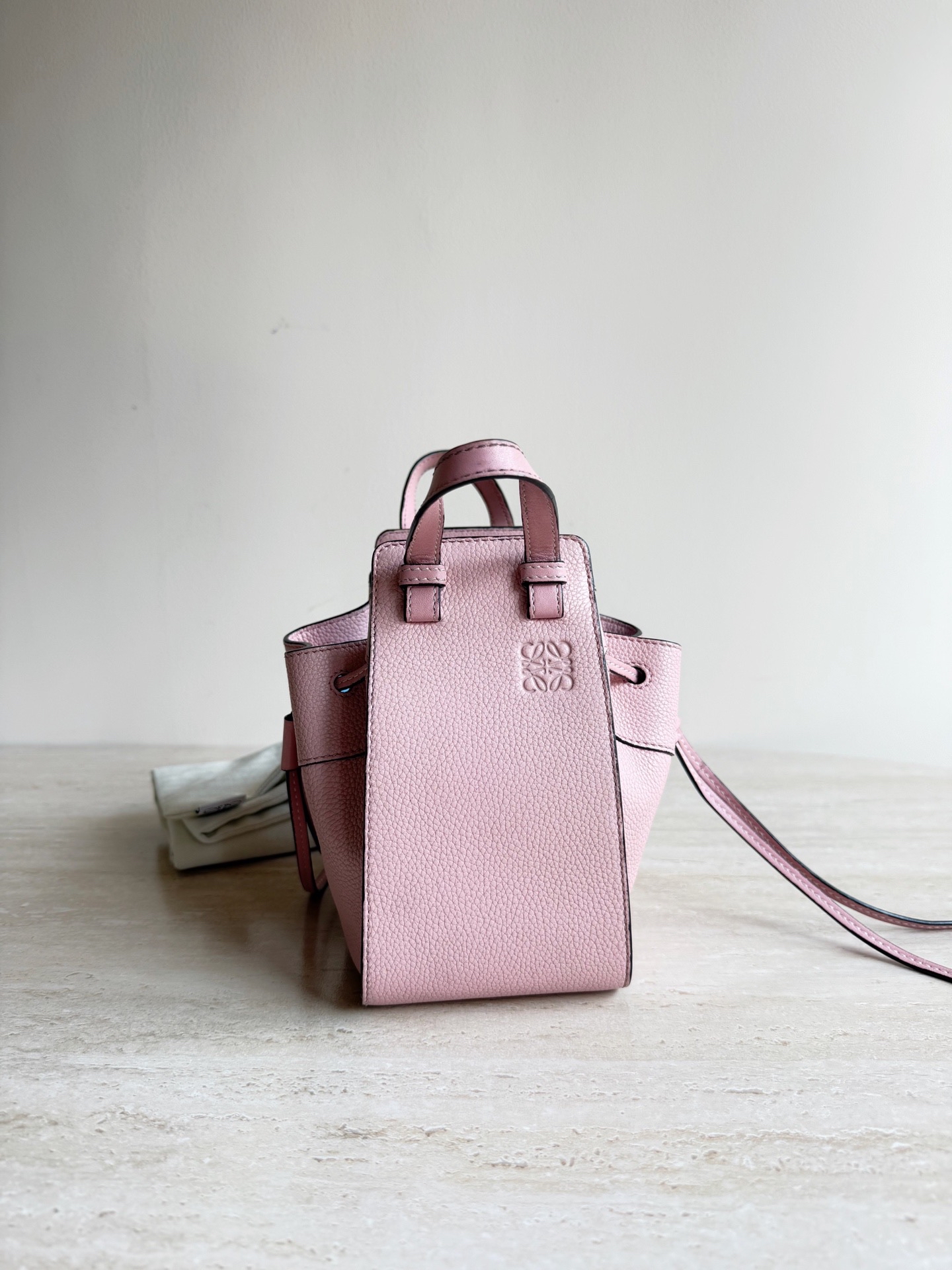 【預訂貨品】LOEWE粉色荔枝皮hammock吊床包