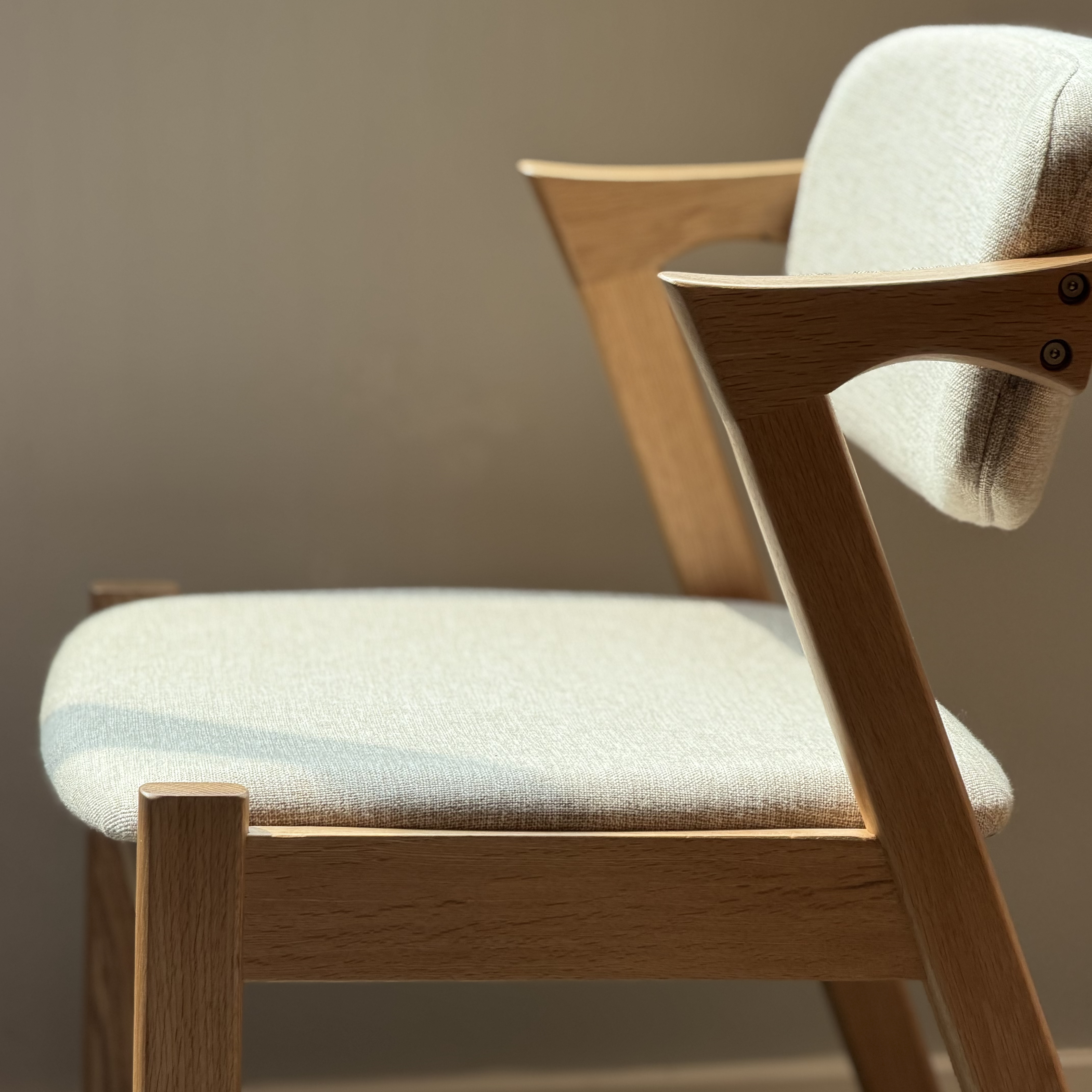 Z Arm Chair