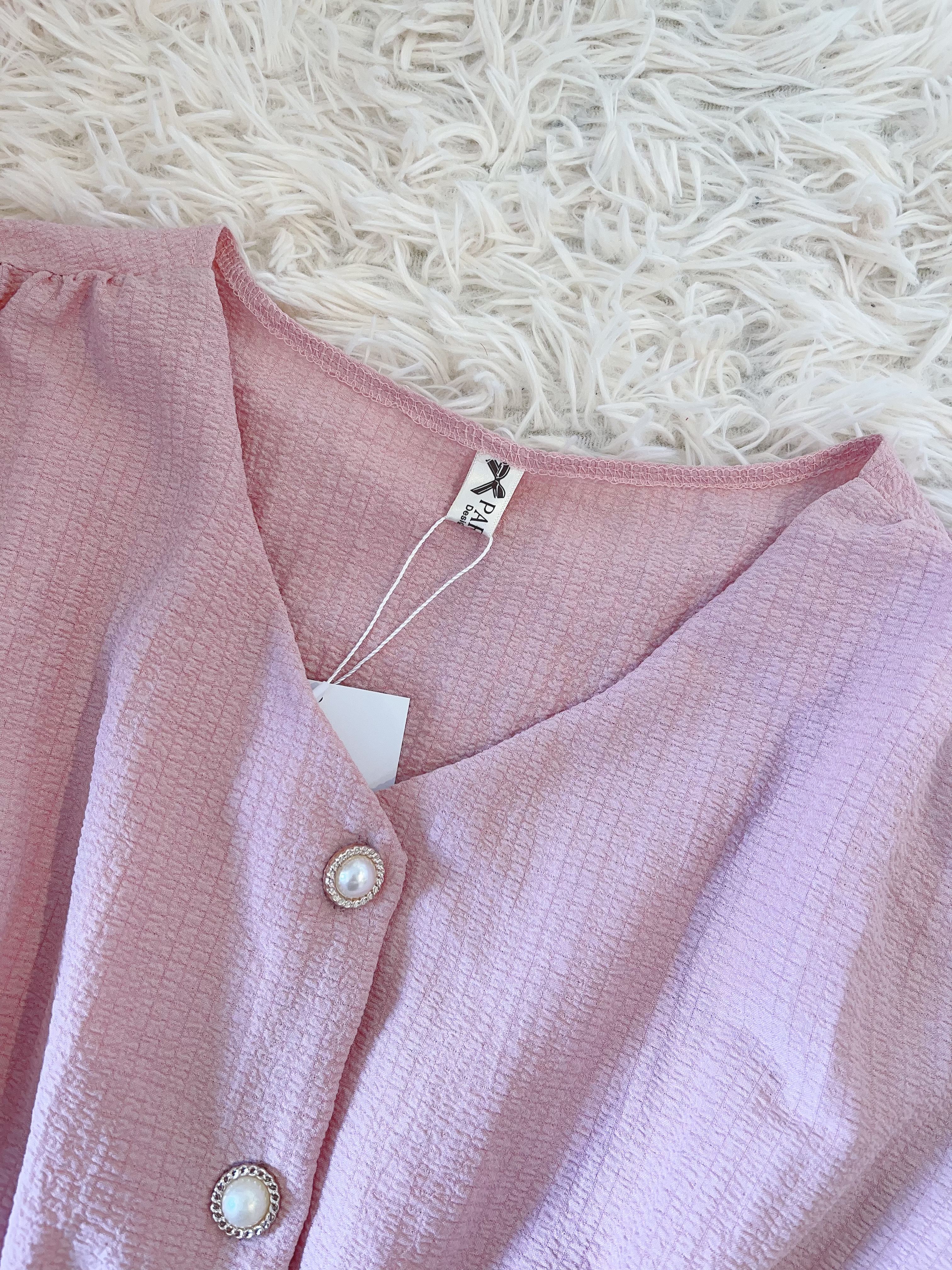 特别好搭！粉V领长袖上衣