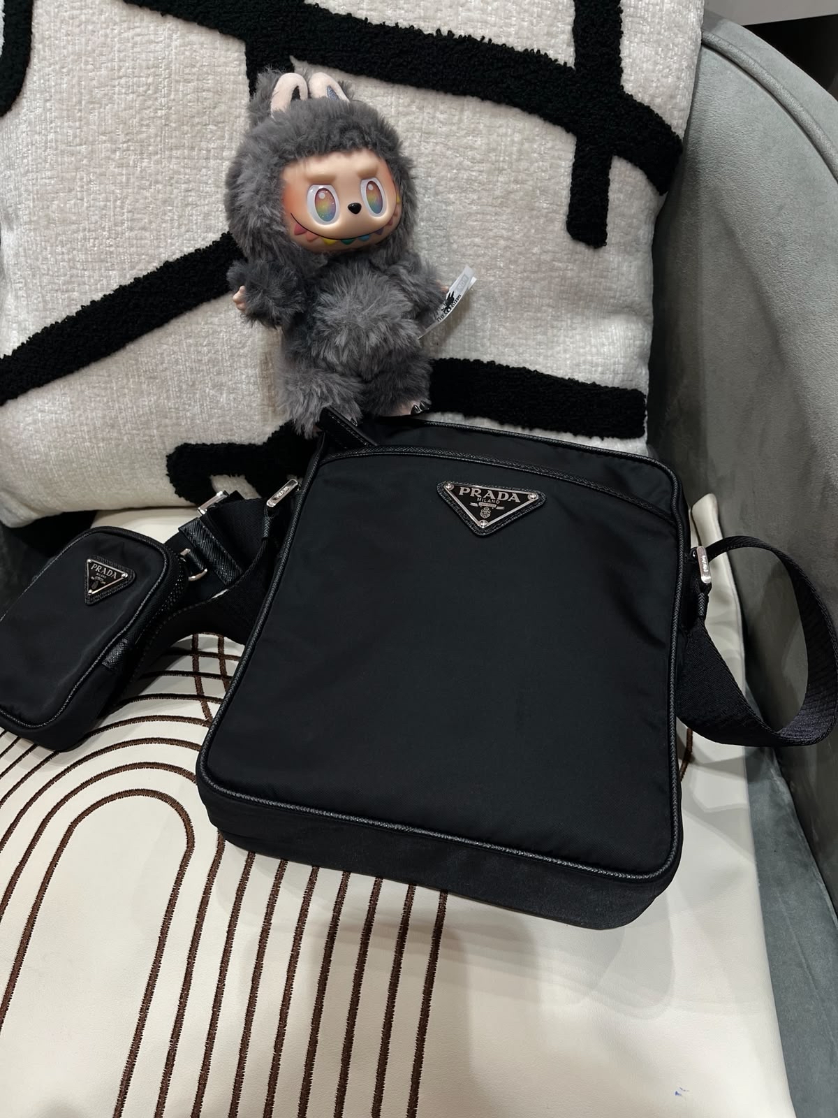 PRADA Re-Nylon Shoulder Bag 2VH112 black 100%Authentic, 98%new ✅card booklet ✅dust bag 