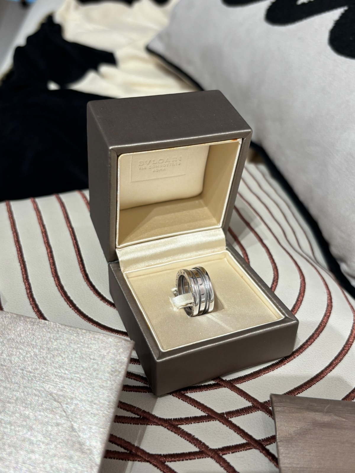Bvlgari B Zero Ring 750 18K 白金戒指 Size: 50 100%Authentic,98%New ✅2021年證書✅Box