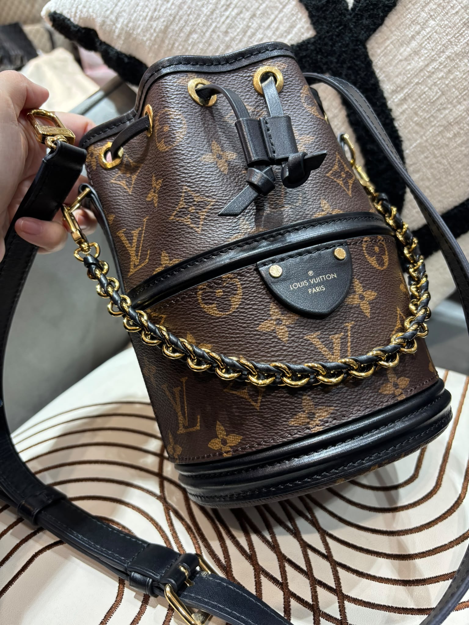 Lv canoe bucket bag M83480 Canoé 100%Authentic,92%new nfc✅dust bag
