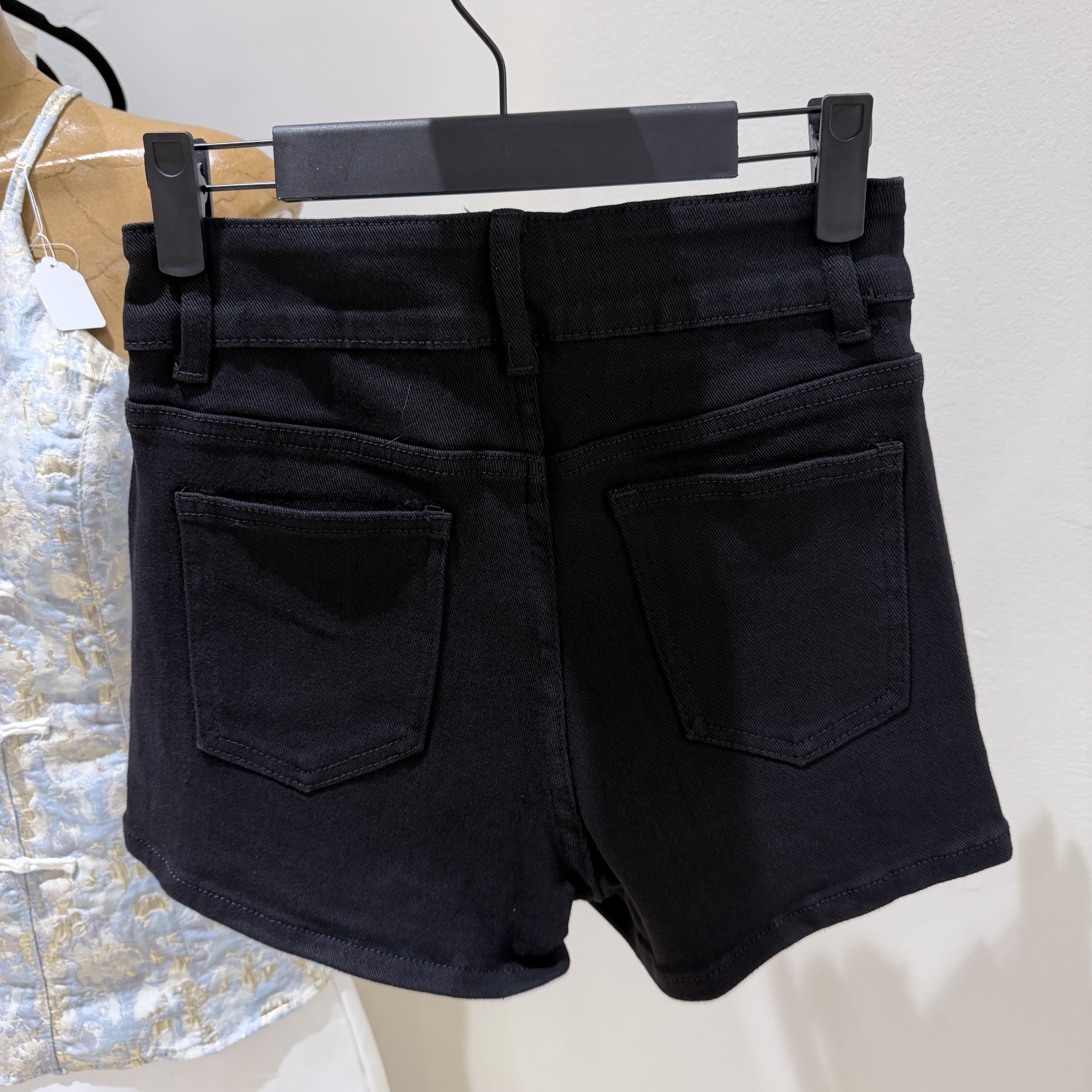 黑色高腰牛仔短褲