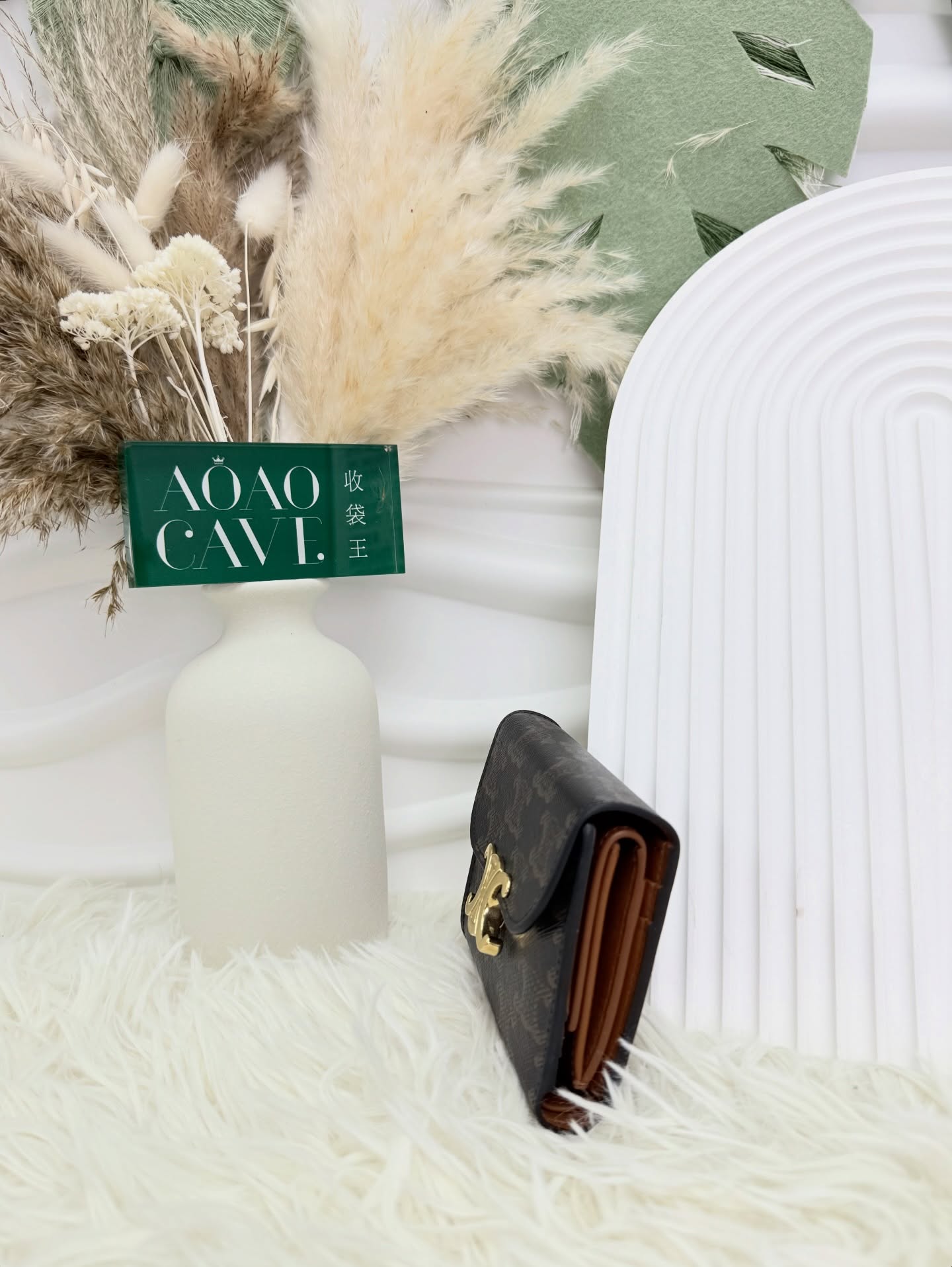 Celine🤍PRE OWNED 🖤Triomphe 老花帆布 金扣 三折短銀包 有塵袋🤎