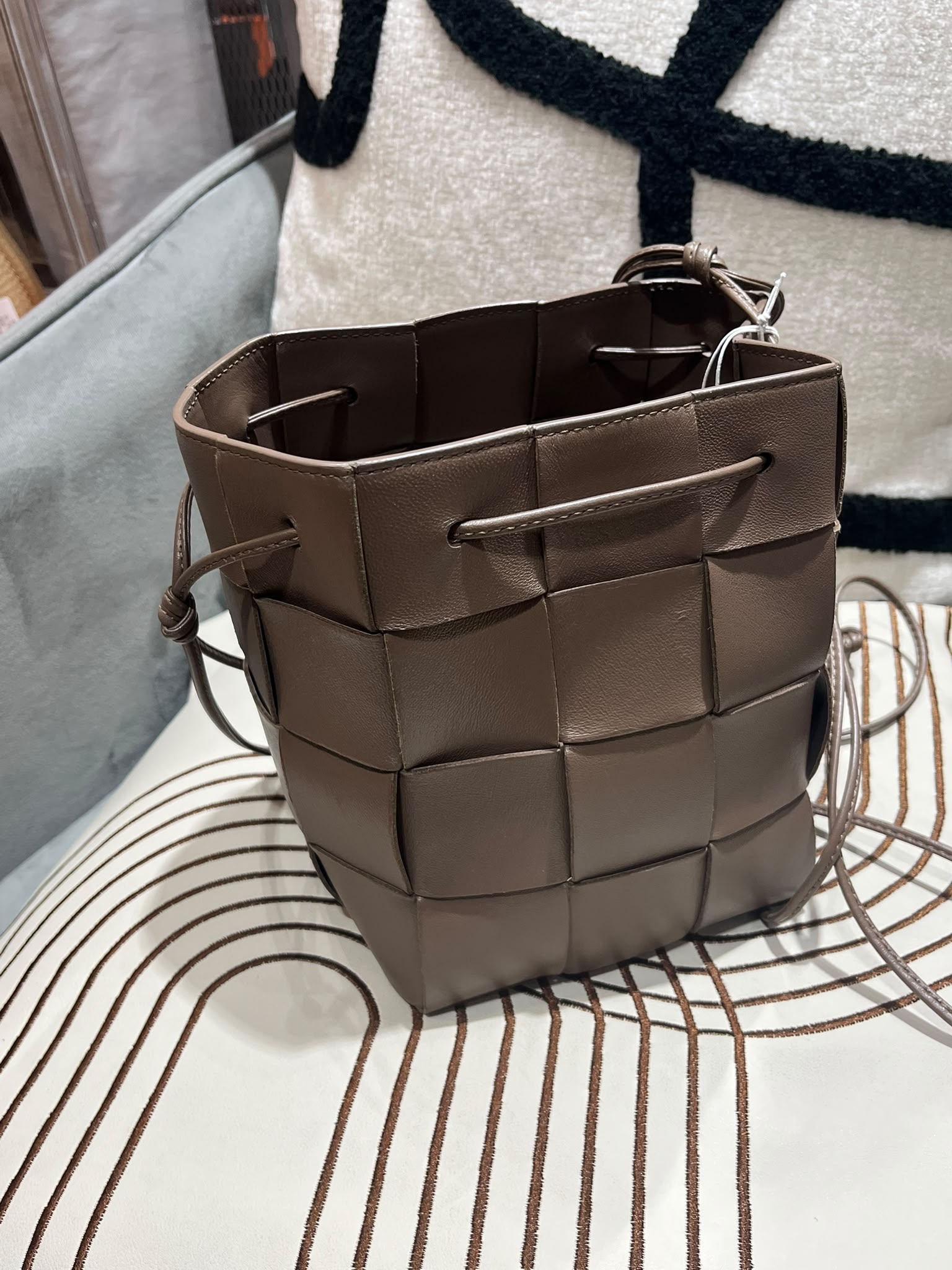 Bottega veneta BV intrecciato bucket bag 100%Authentic,95%new