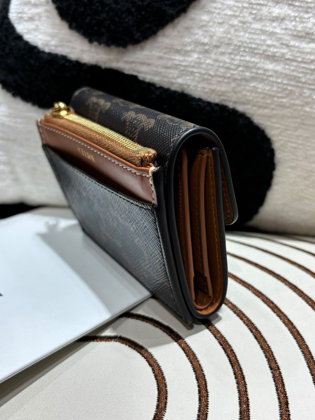 全新 Celine compact wallet TRIOMPHE 摺疊銀包連散子包 100%Authentic,全新貨品 ✅26專門店收據✅dust bag ✅box