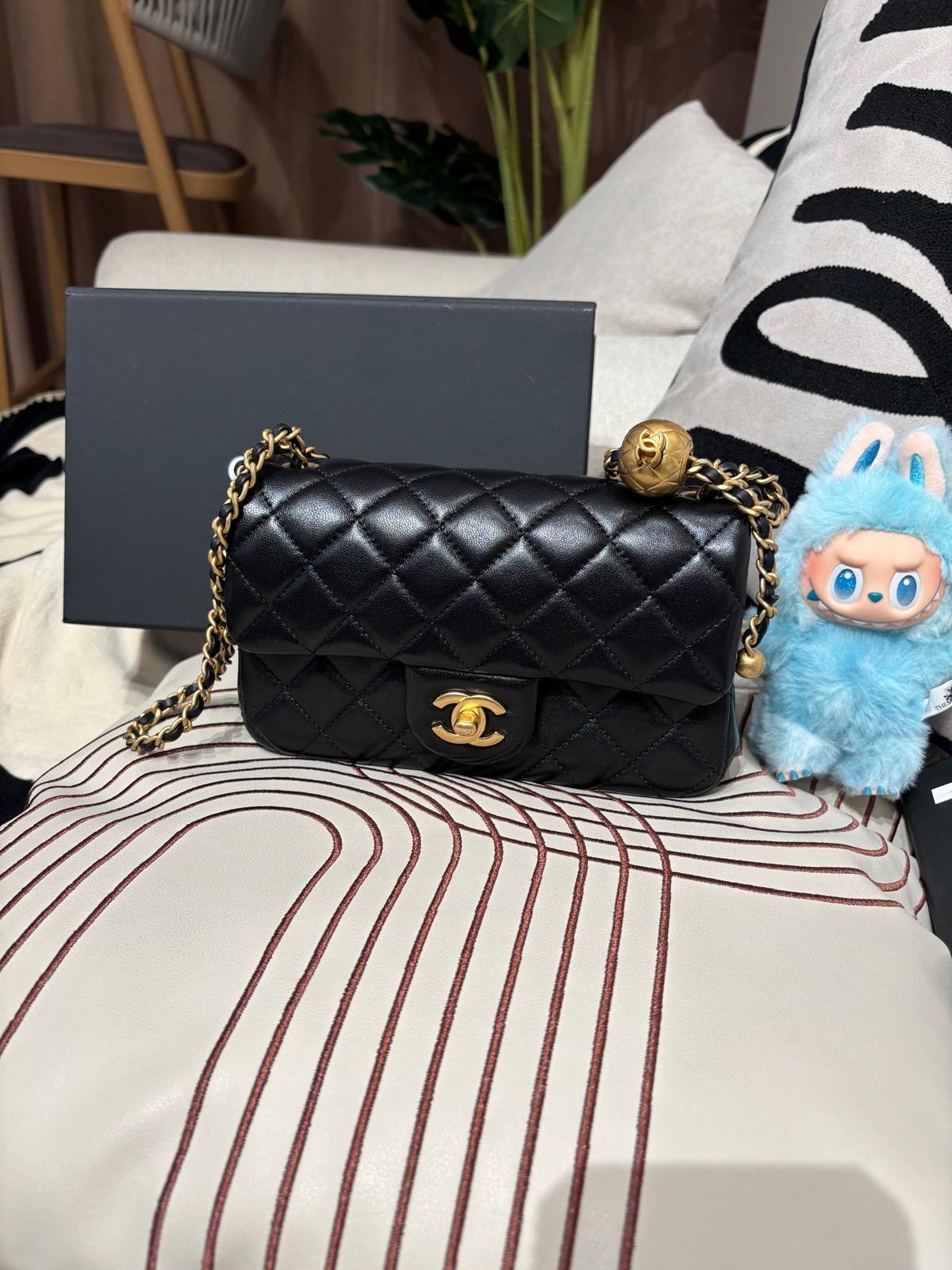Chanel Mini flap bag with pearl crush 金球cf20 AS1787 ,100%Authentic ,99%new ✅晶片✅dust bag✅盒