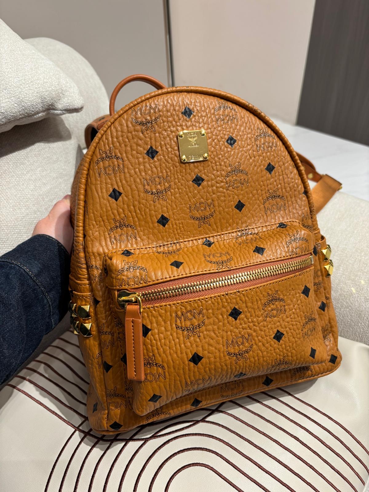 MCM Backpack Visetos 系列 Stark 側鉚釘牛皮後背包 100%Authentic, 98%New ✅Dust bag