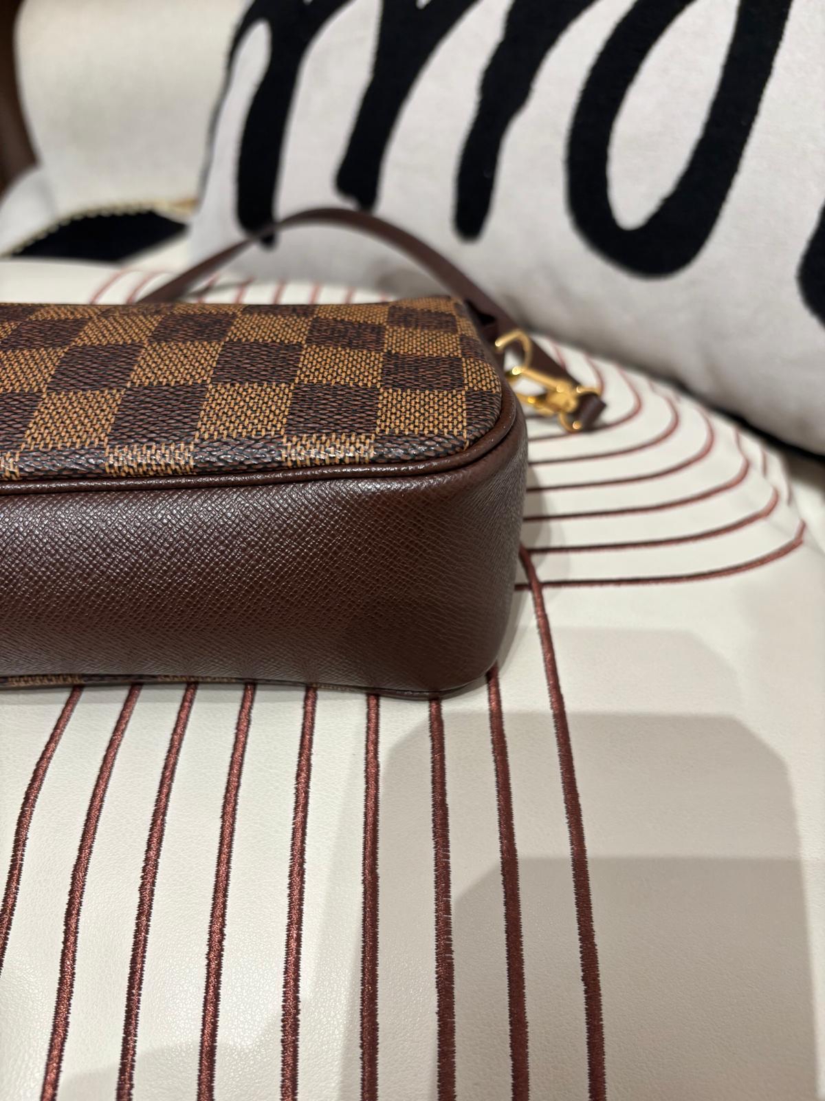 Lv Trousse Pochette zip pouch shoulder bag 100%Authentic, 95%new