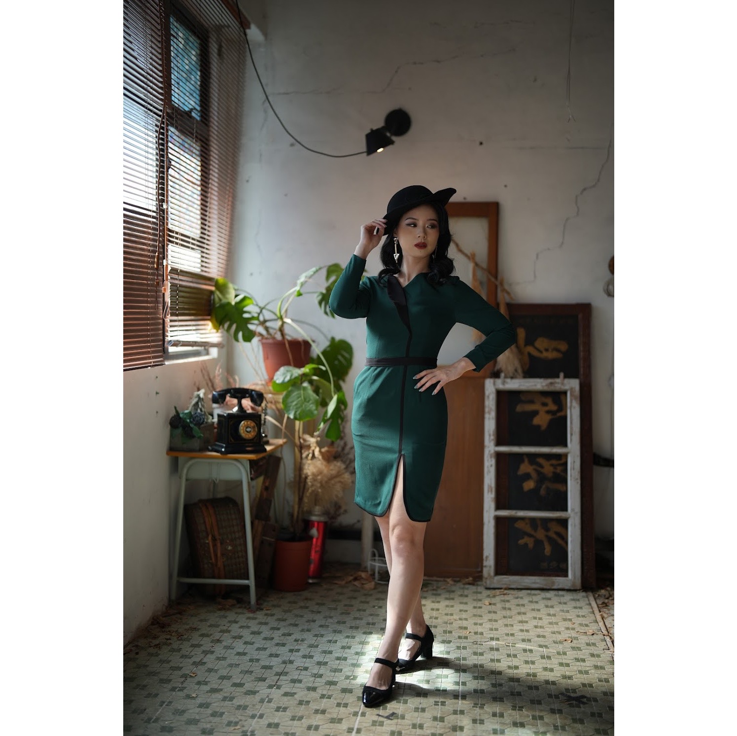  (Ready Made) 1950s Inspired Two-Tone Linear Highlight Wiggle Dress - Green x Black (FM201)