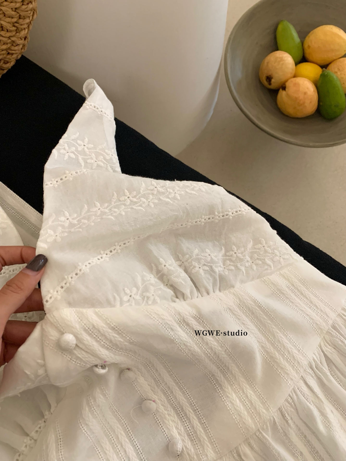 4480 交叉露背吊带上衣