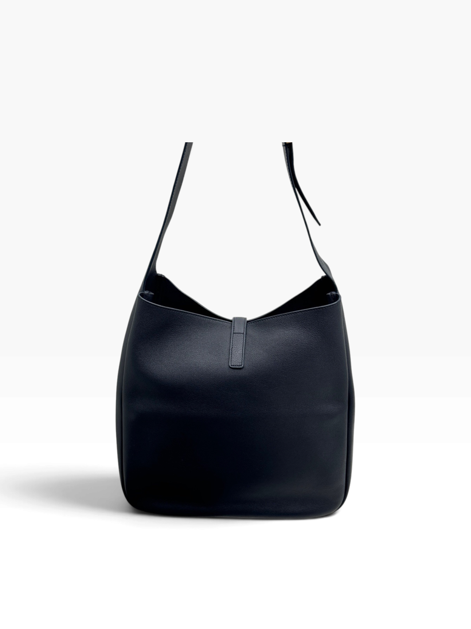 Unused item YSL hobo Y9146