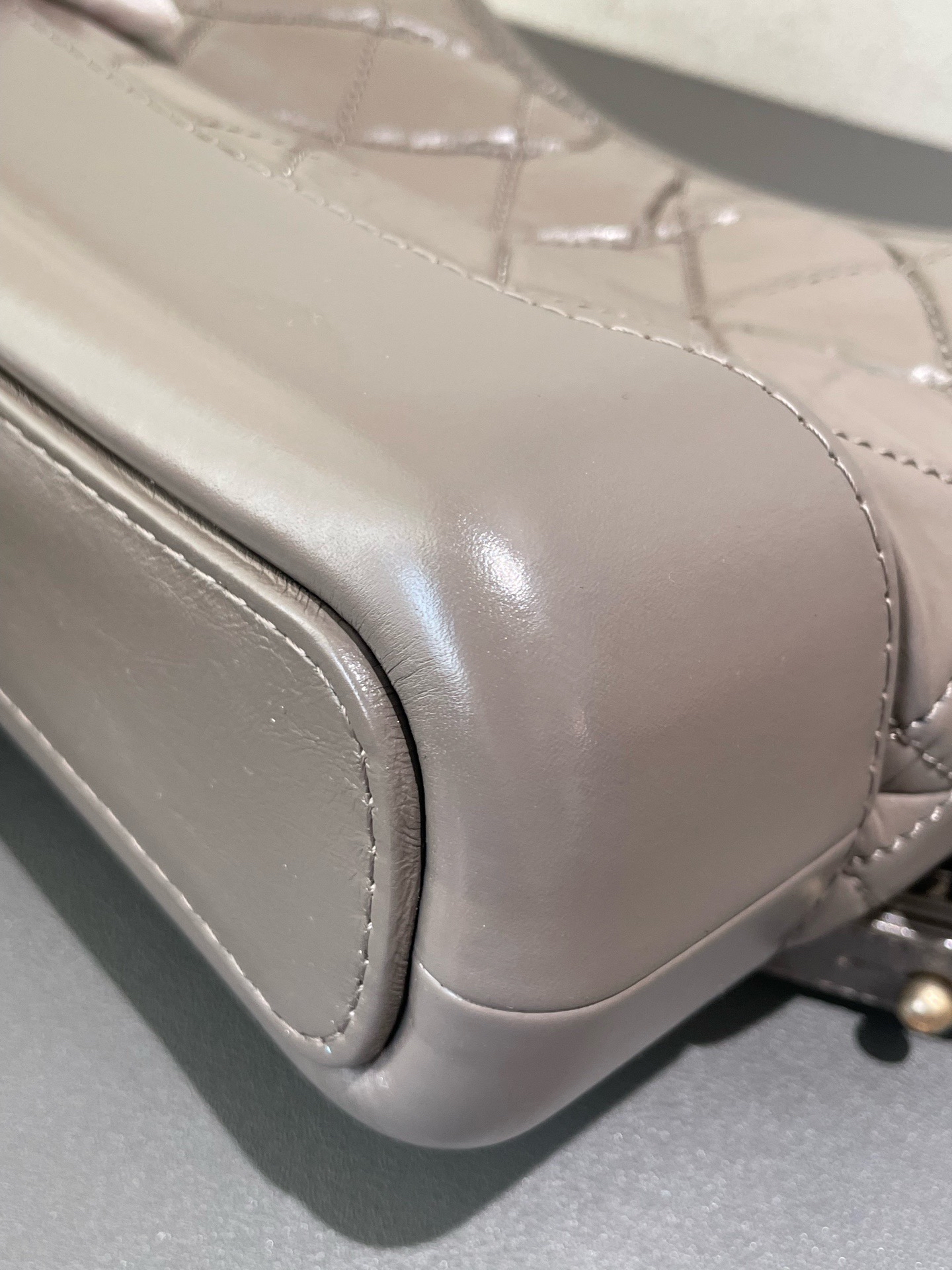 【預訂貨品】CHANEL 大象灰流浪包