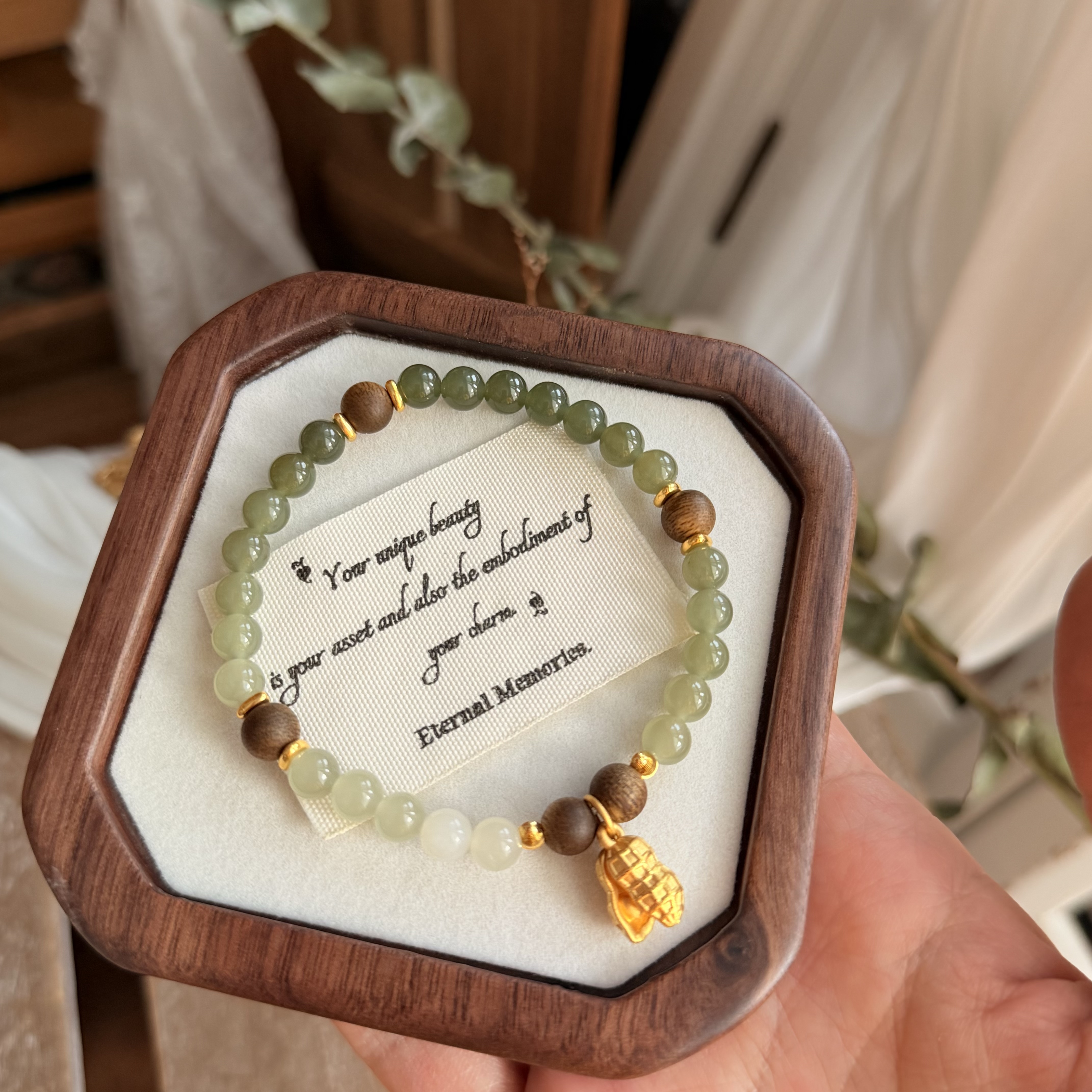 6mm和田玉+沉香襯999足金花生手串