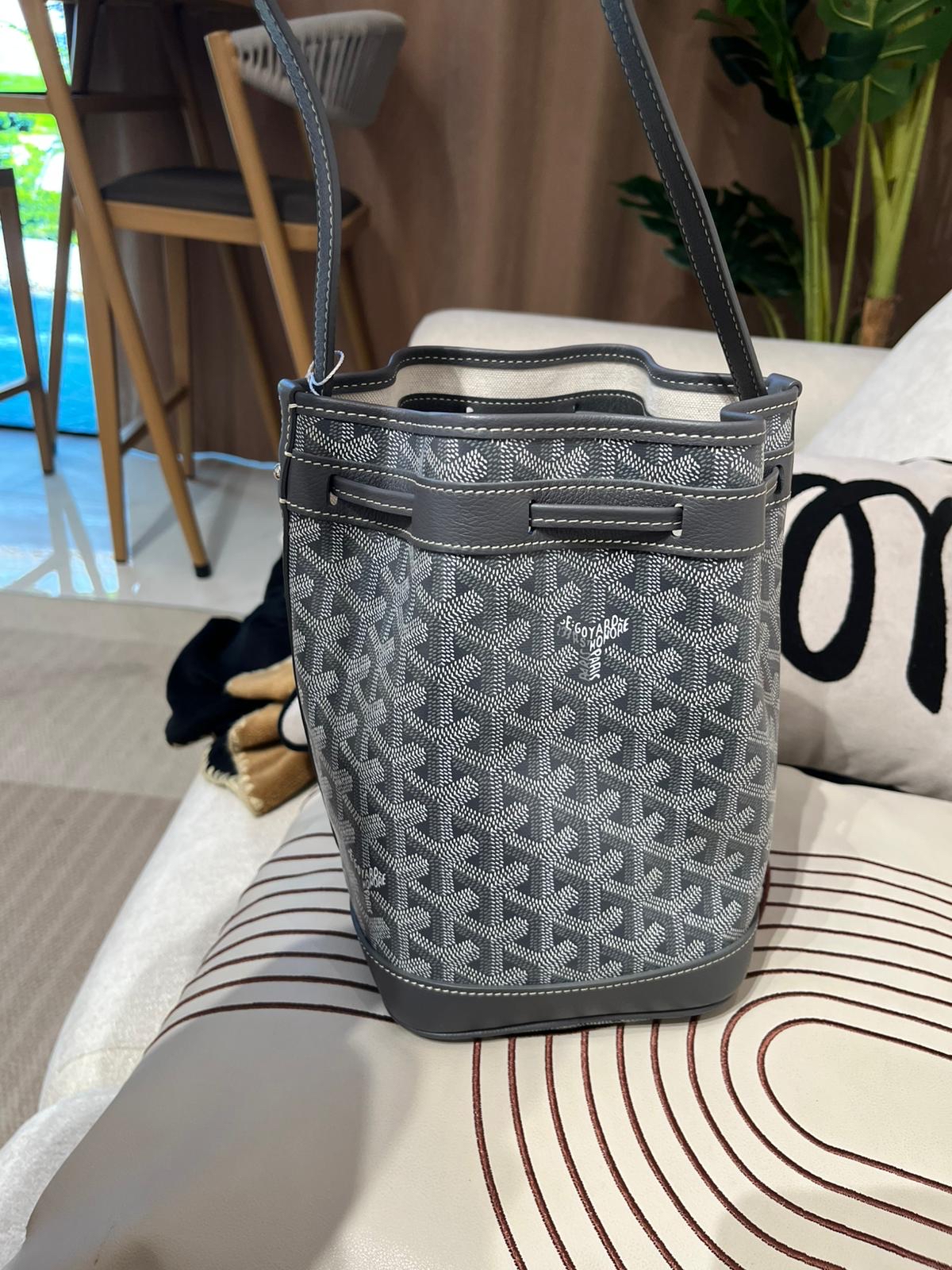 Goyard petit flot bucket bag Grey 100%Authentic,99%new unused ✅25年專門店收據✅dust bag