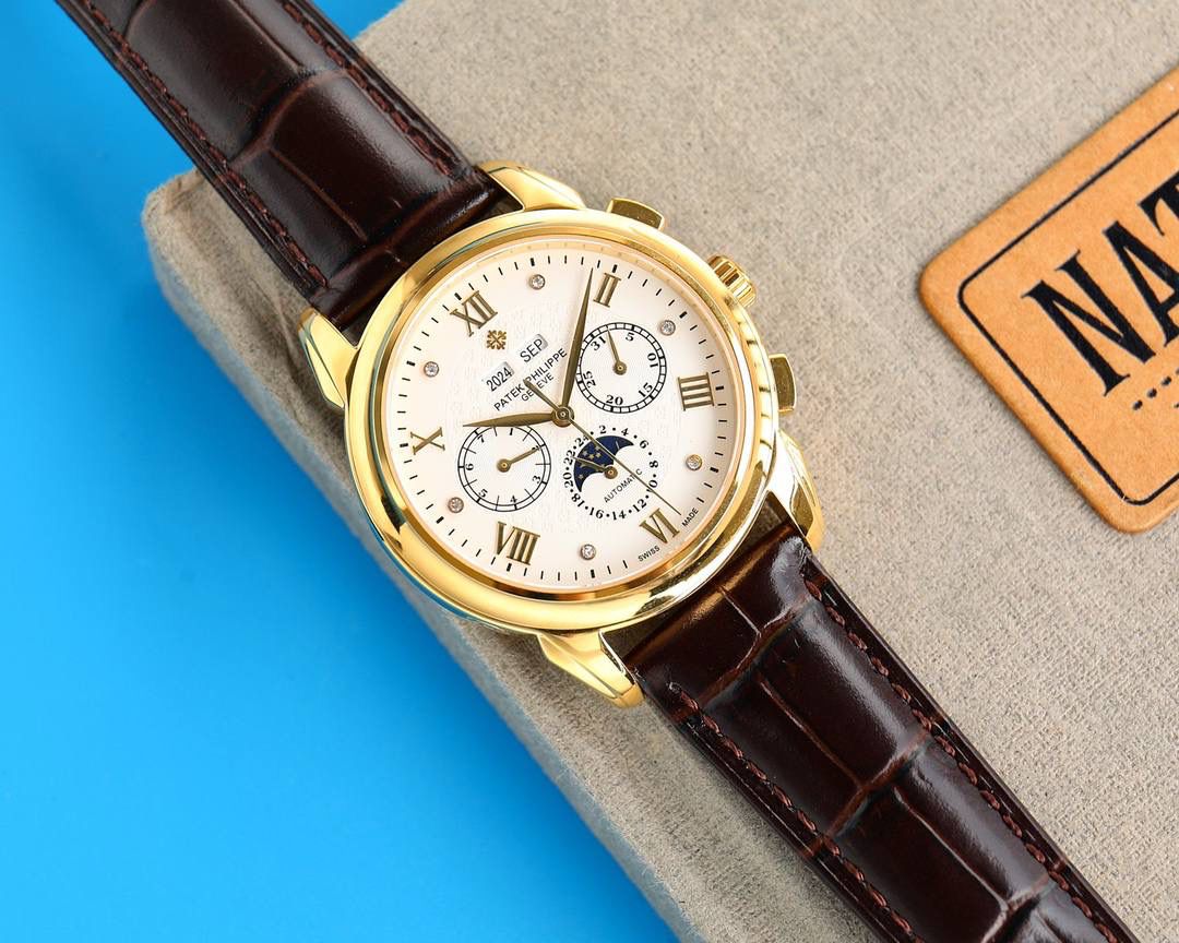 百达翡丽超级复杂功能计时系列！用心之作，细节方面： 1：团队历时两年多精心设计，不计成本，敢为人先，力求完美，克服重重难关，突破多层技术瓶颈，机芯型号为CH 29-535 升级版，质量稳定！ 2：尺寸41毫米，厚度11毫米！ 3：表壳为316L全钢镀纳米铂金表技术，更彰显高贵大气，表带搭配意大利头层小牛皮！更显大气上档次！ 你值得拥有！