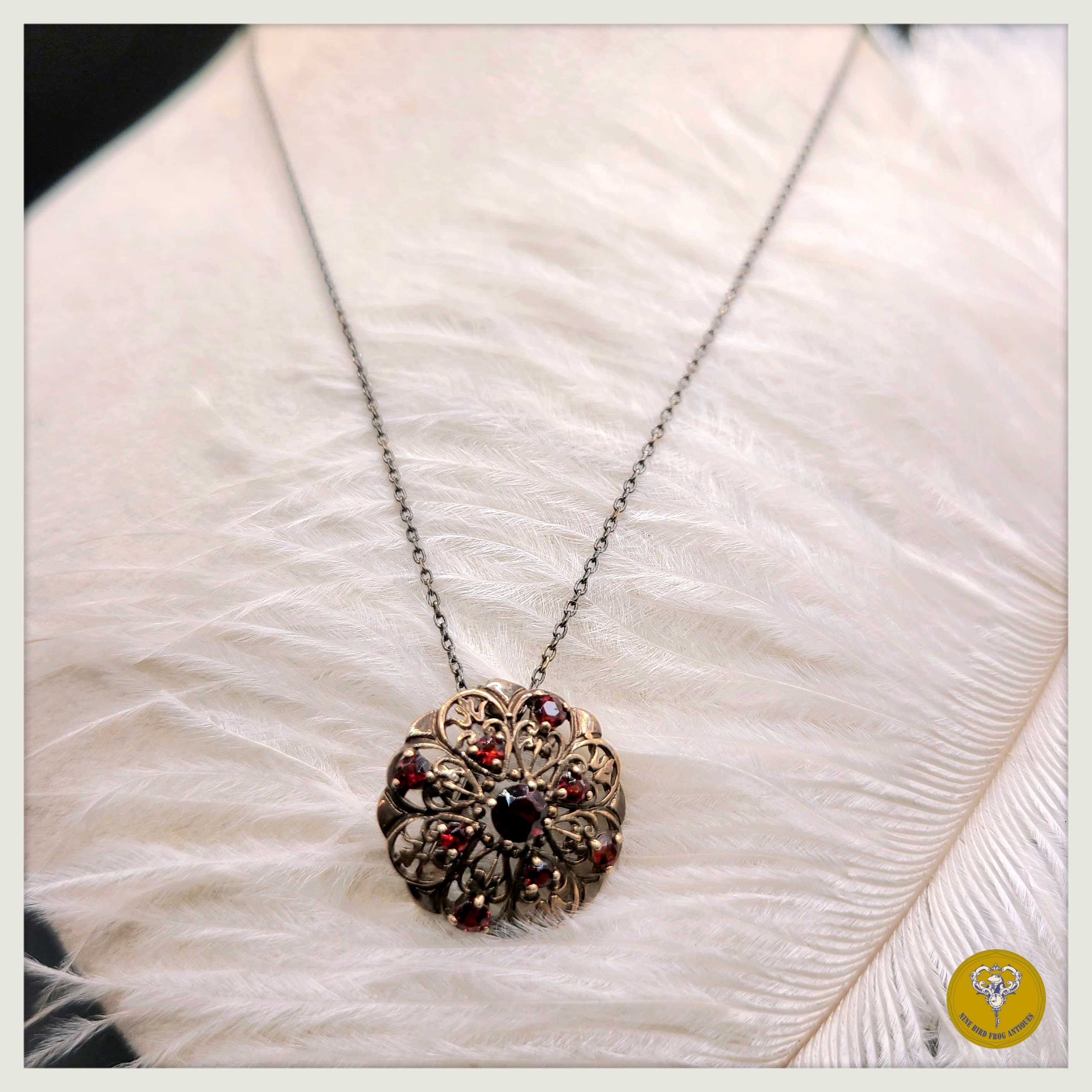 Art Nouveau 時期石榴石9k金胸針/吊嘴兩用