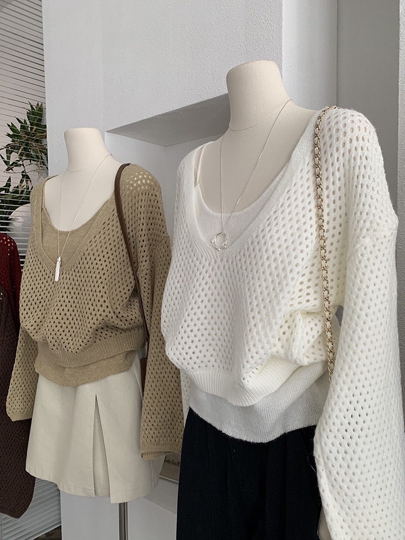 吊带修身针织打底+镂空休闲长袖V领毛衣两件套