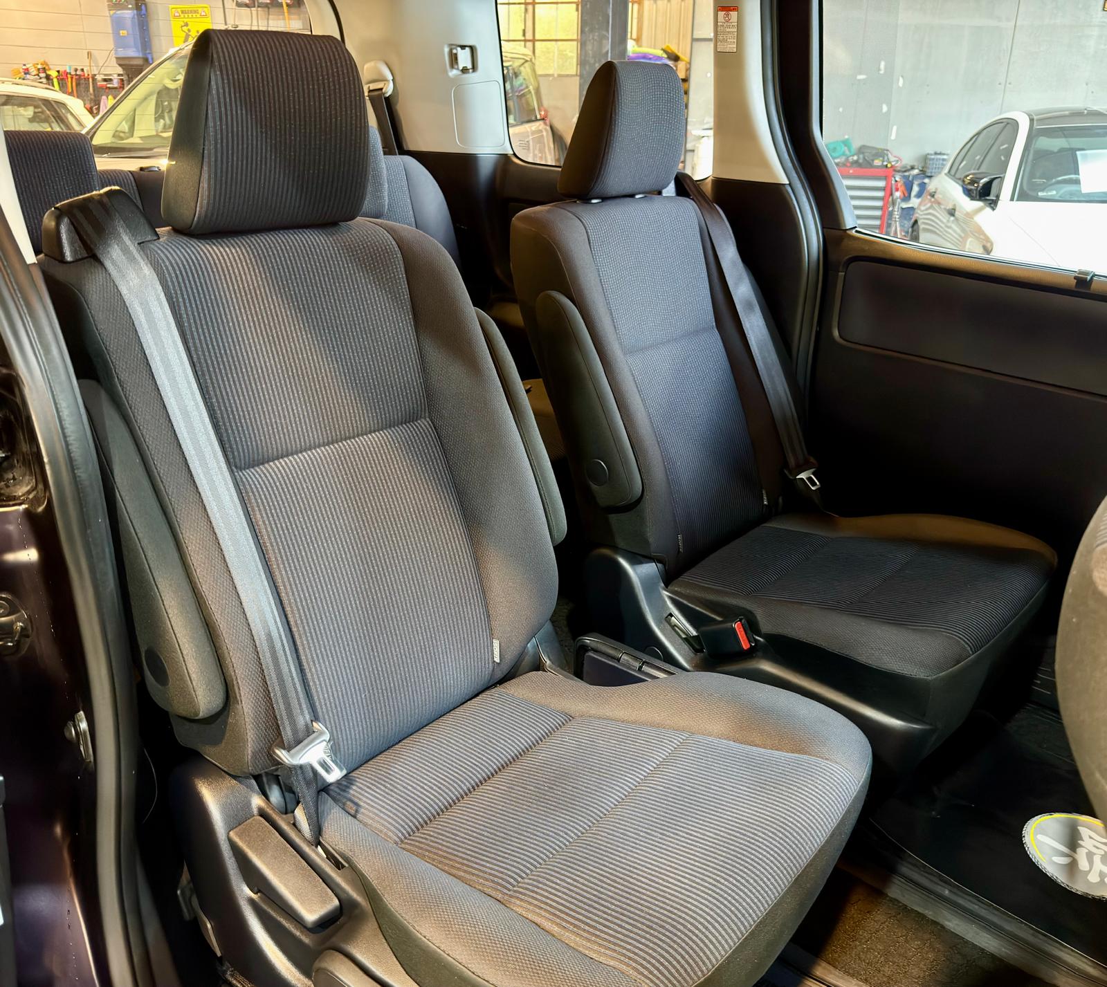 Toyota NOAH Hybrid 2015