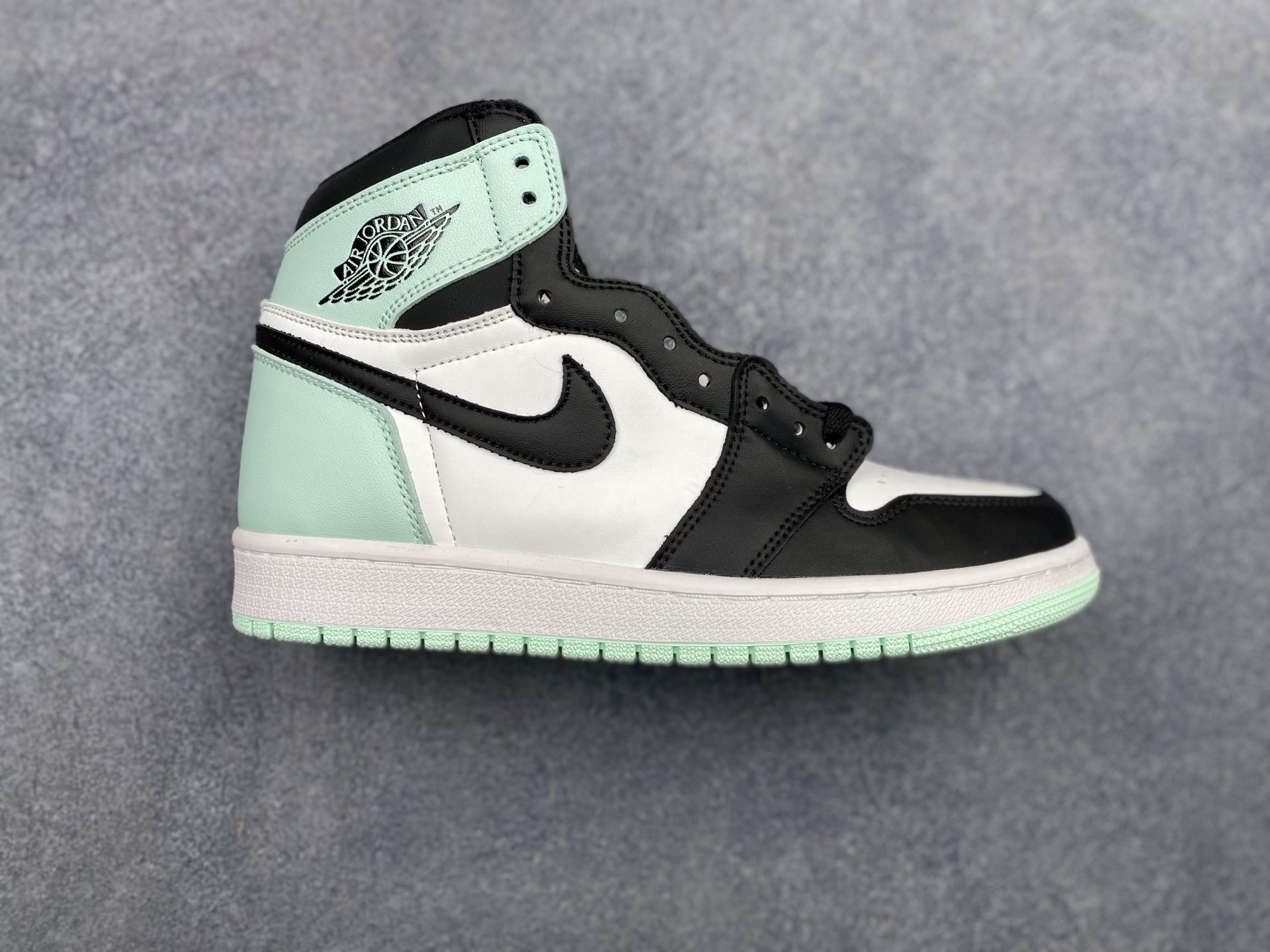 Nike Air Jordan 1 Retro High OG 861428-100