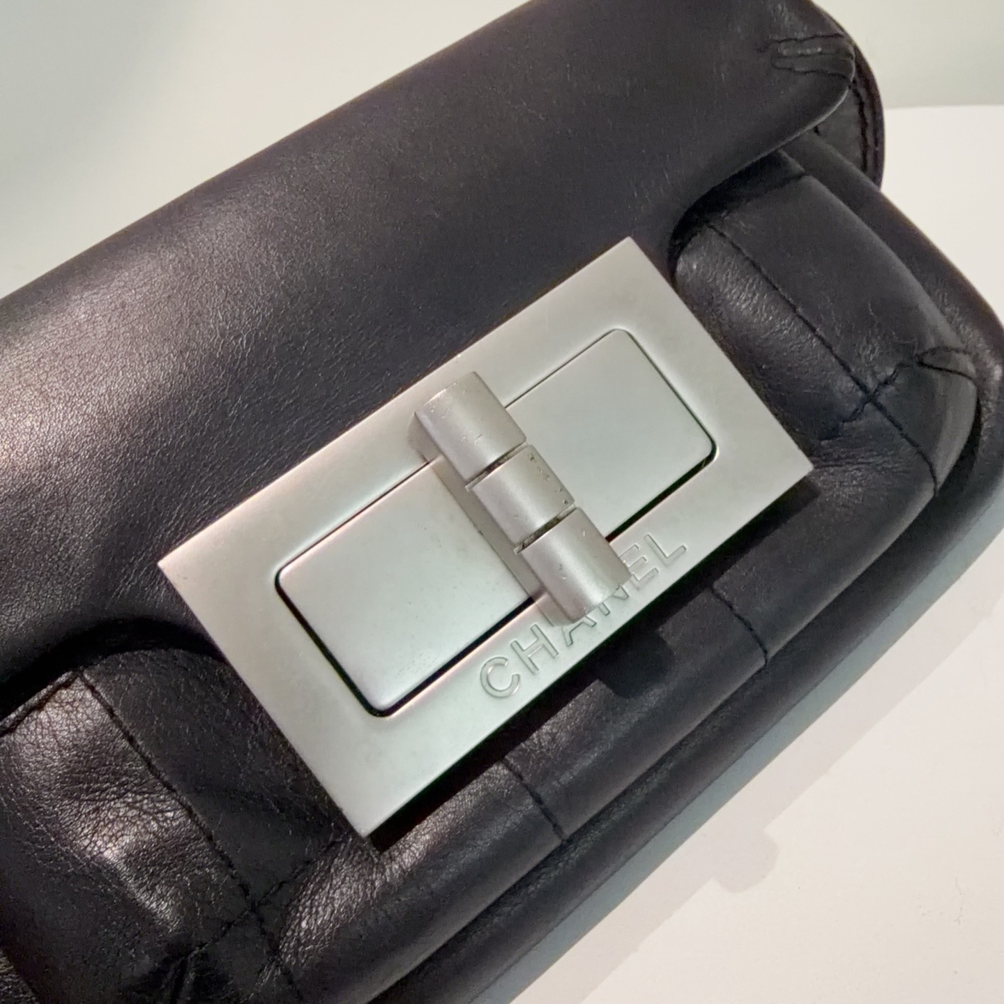 【預訂貨品】Chanel 冰格方形扣腋下包