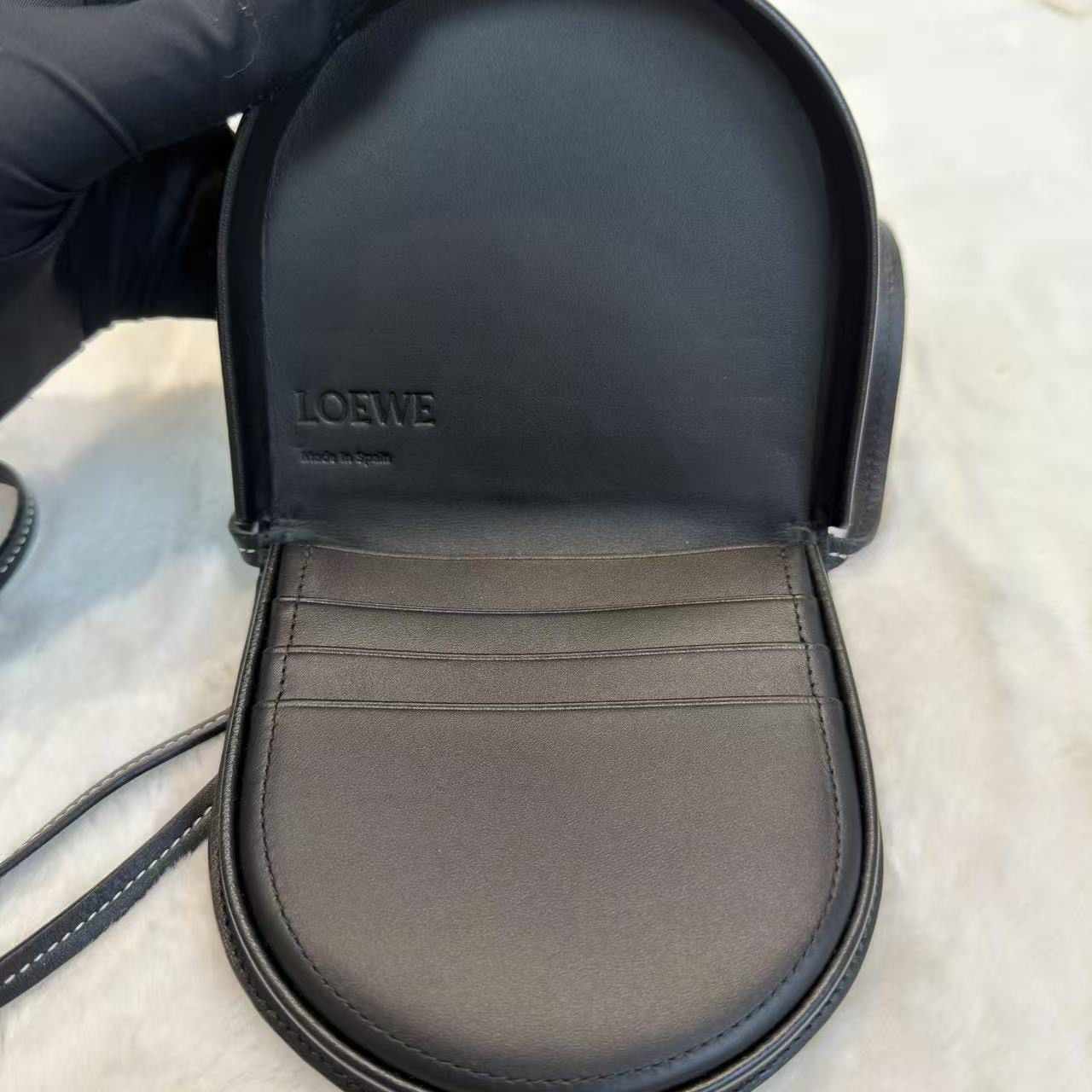▪️迷你x可愛小個子最愛 Loewe calfskin heel pouch
