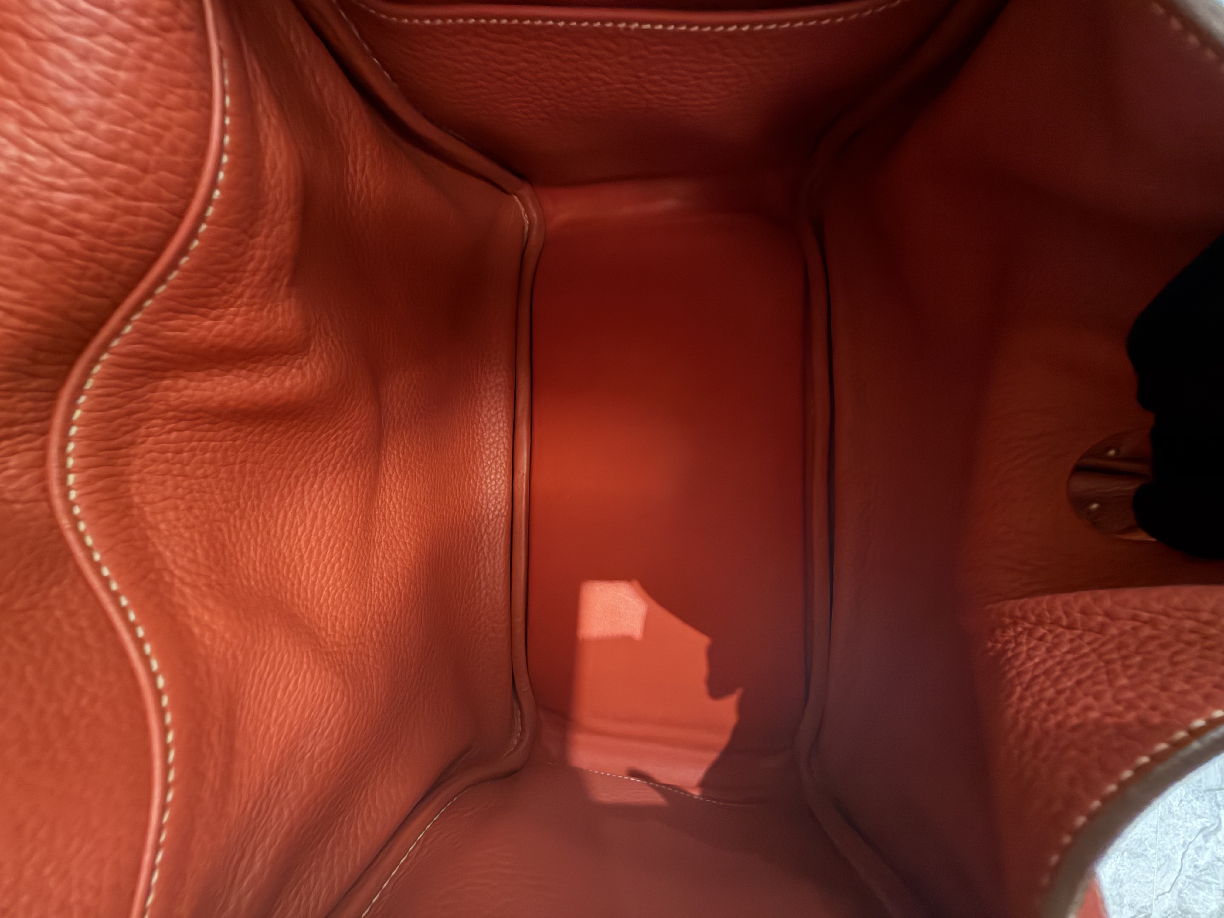 直播貨品 |  [1個-$100 2個-$300］框Q HH38